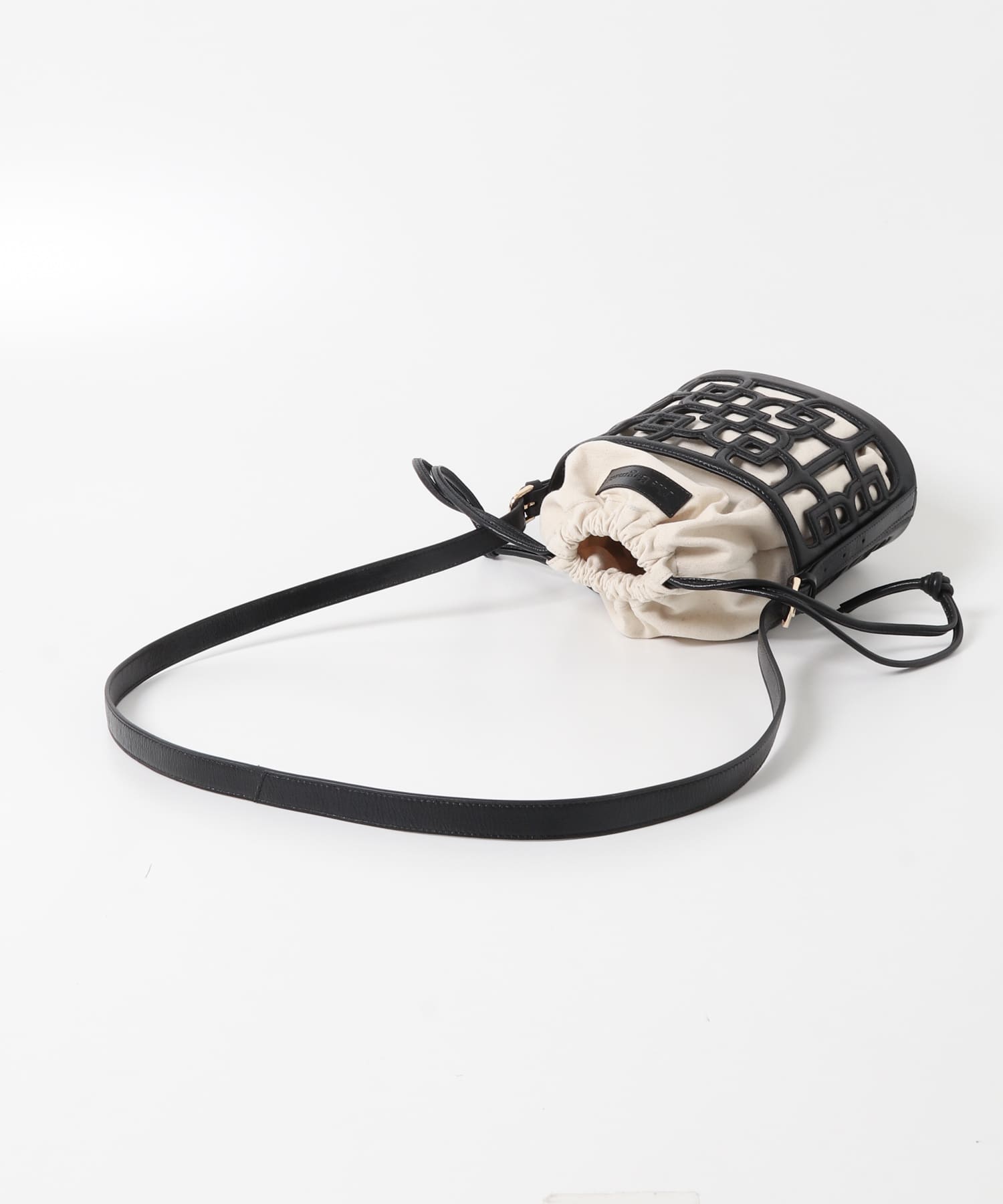 BAGMATI　カットワークショルダーバッグ BLACK Free