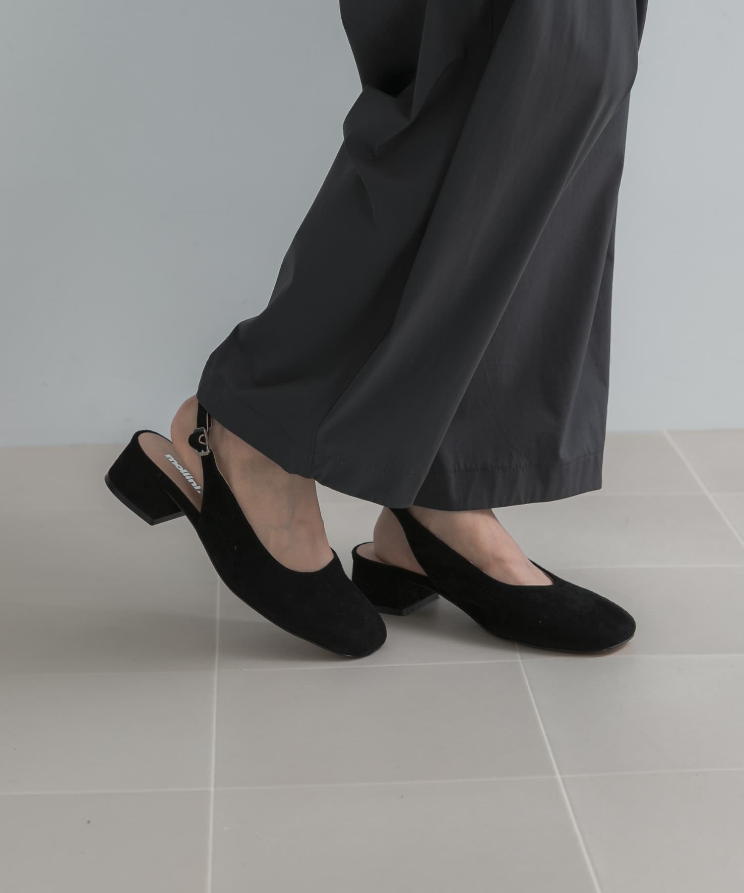 Mollini　バックストラップ パンプス