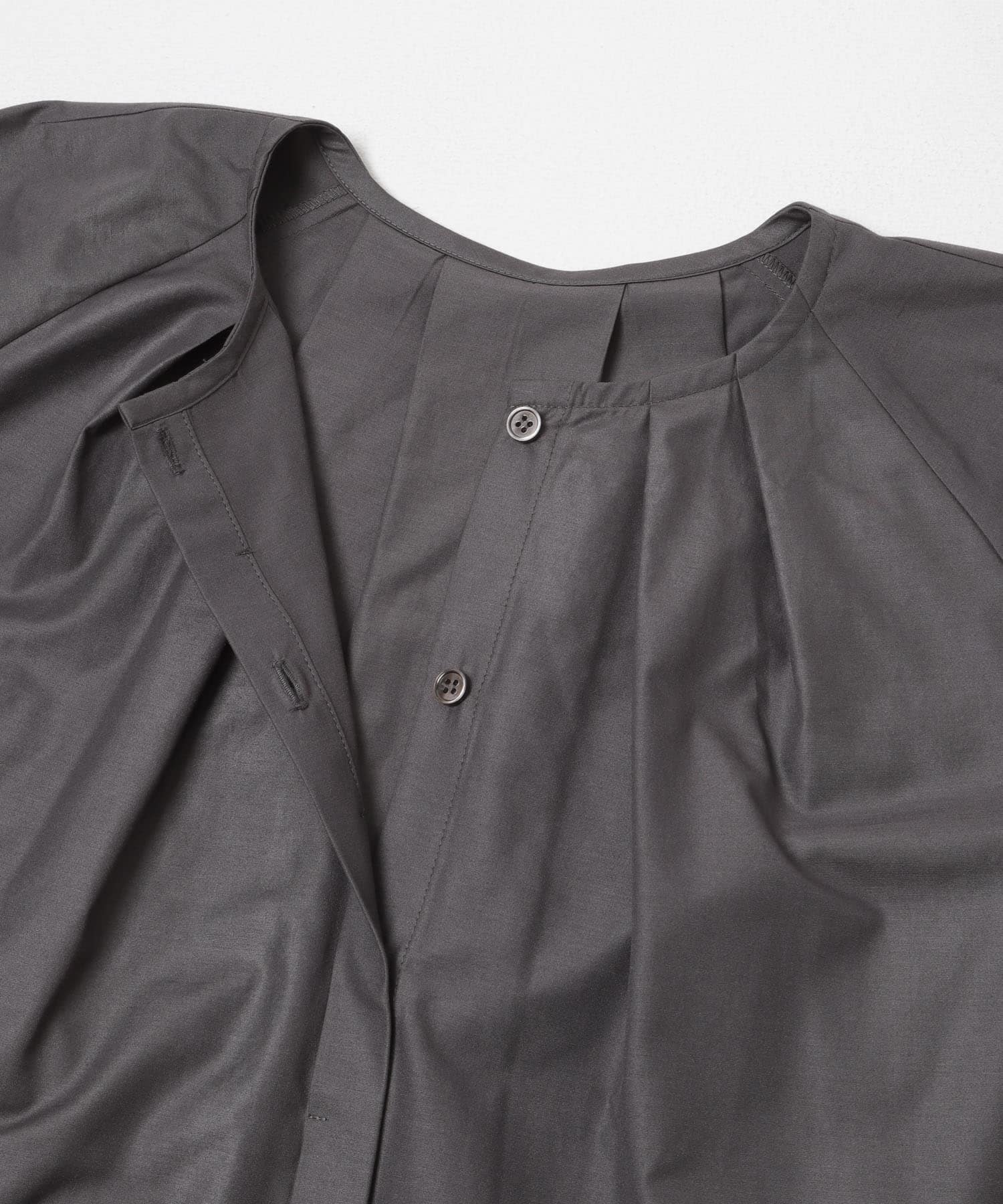 タックボリュームショートシャツブラウス(Free WHITE): トップス