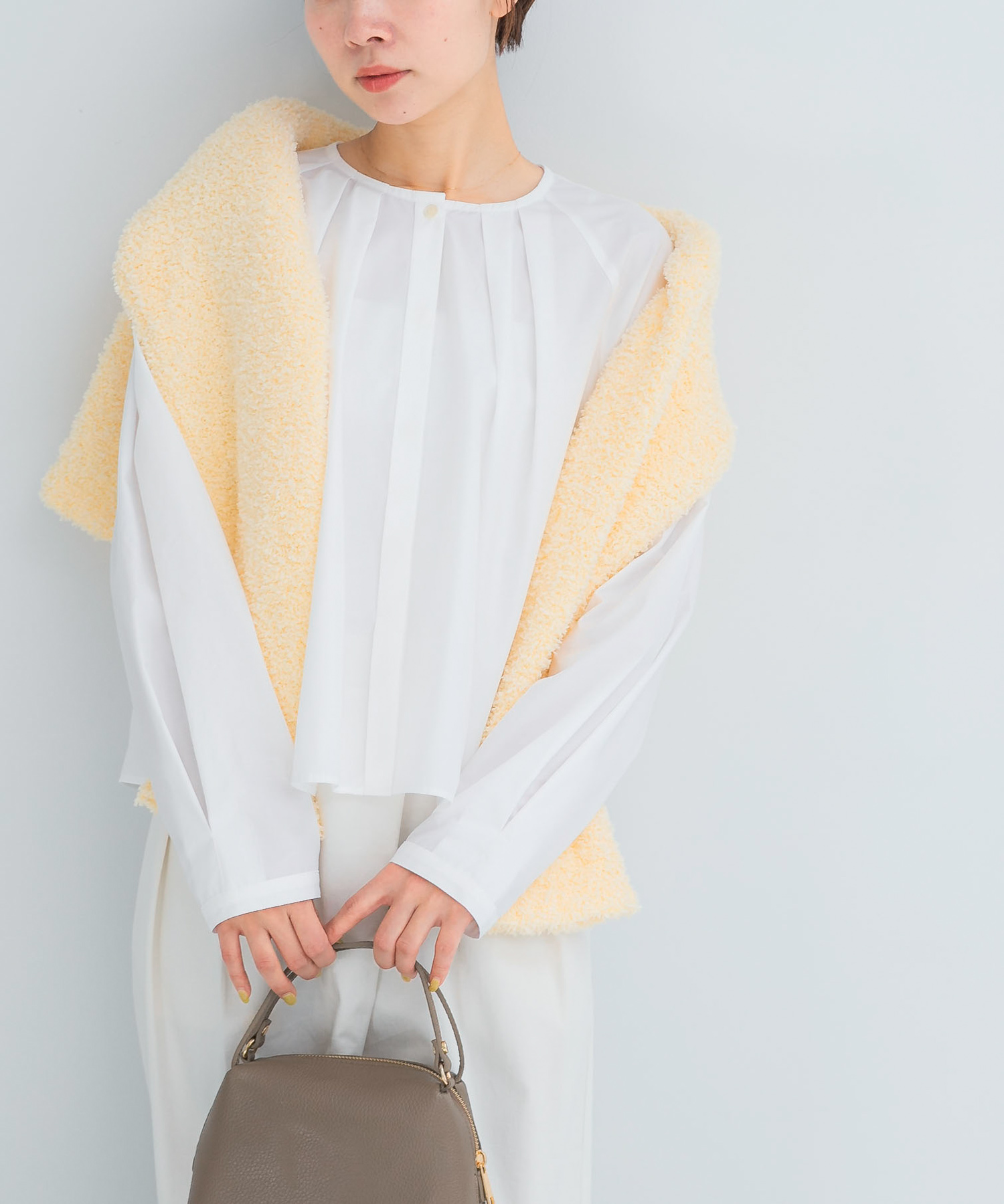 タックボリュームショートシャツブラウス