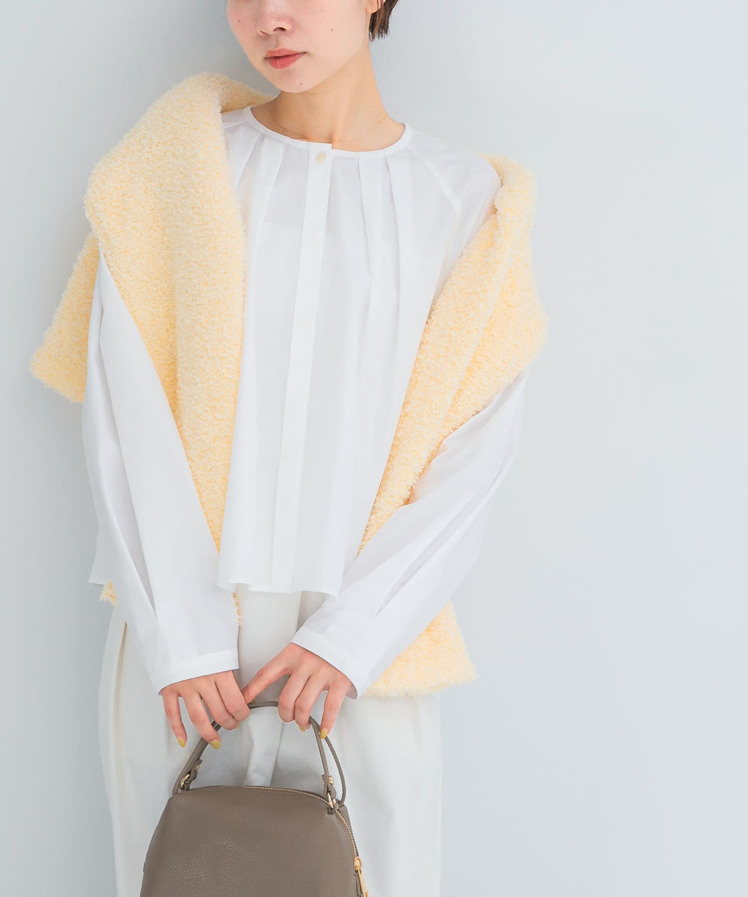 タックボリュームショートシャツブラウス