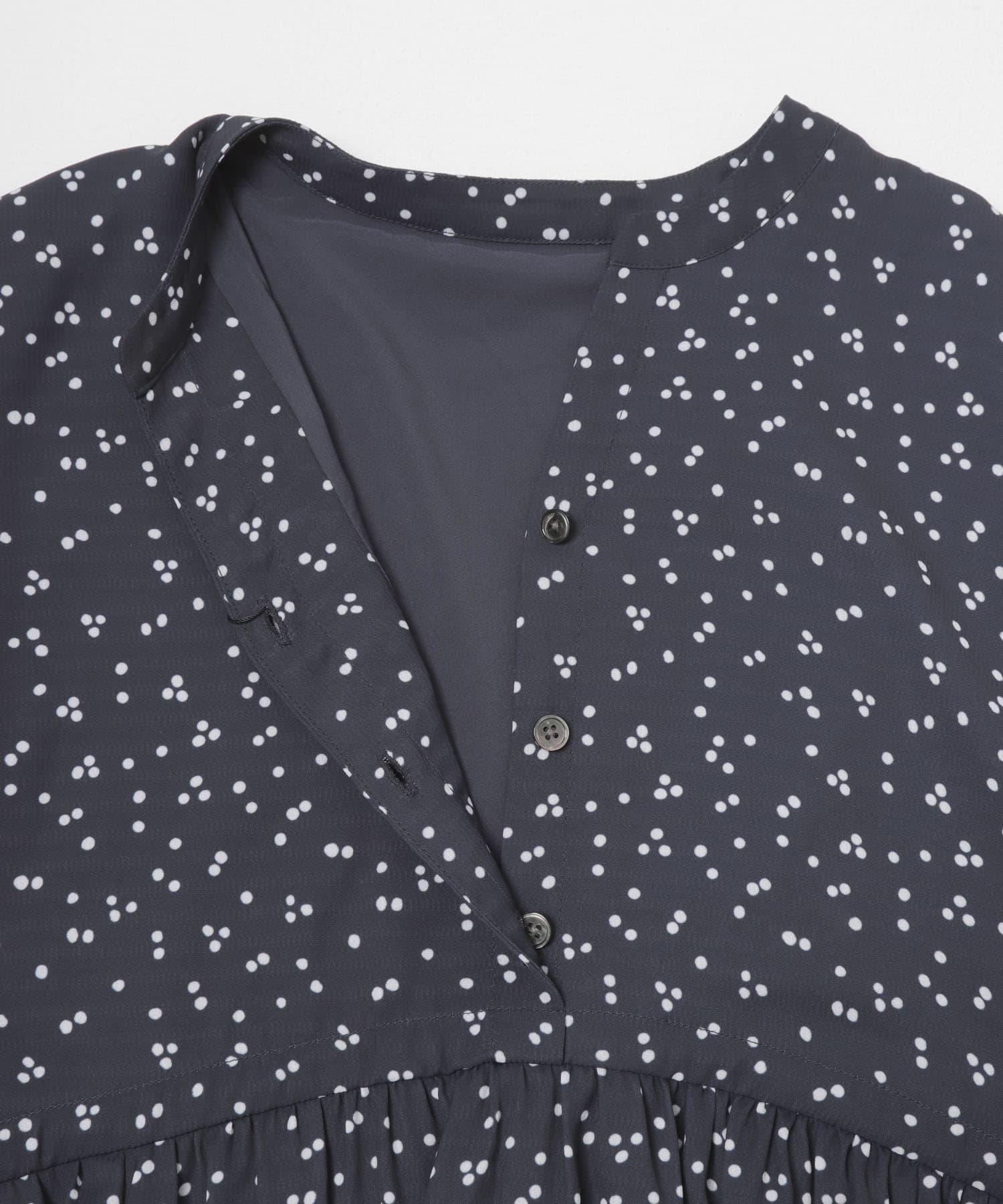 『WEB限定』ランダムドットボリュームワンピース NAVY Free