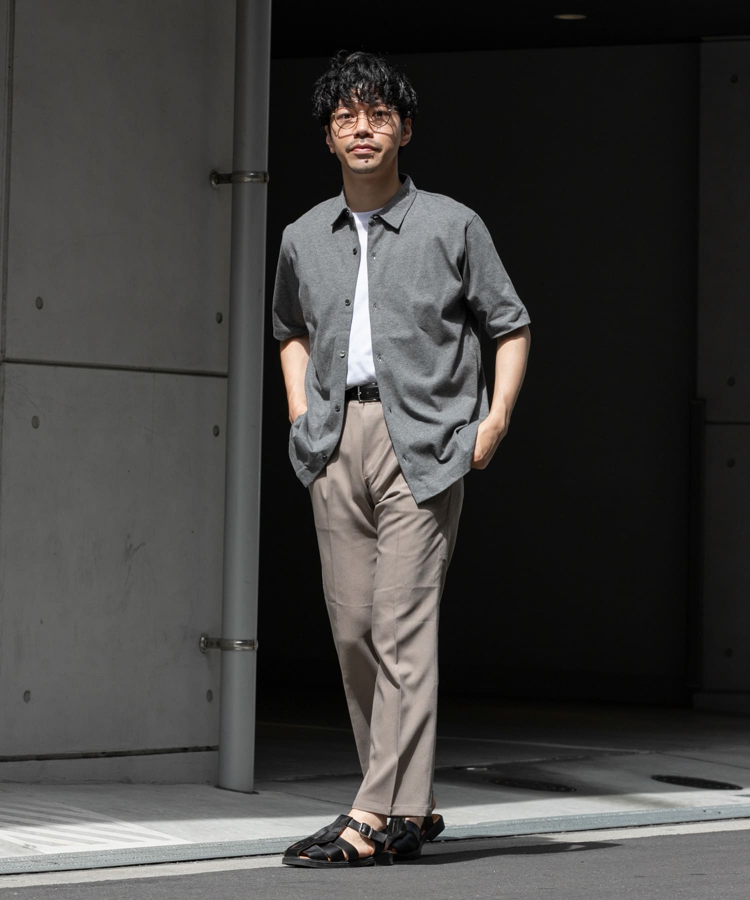GRAY