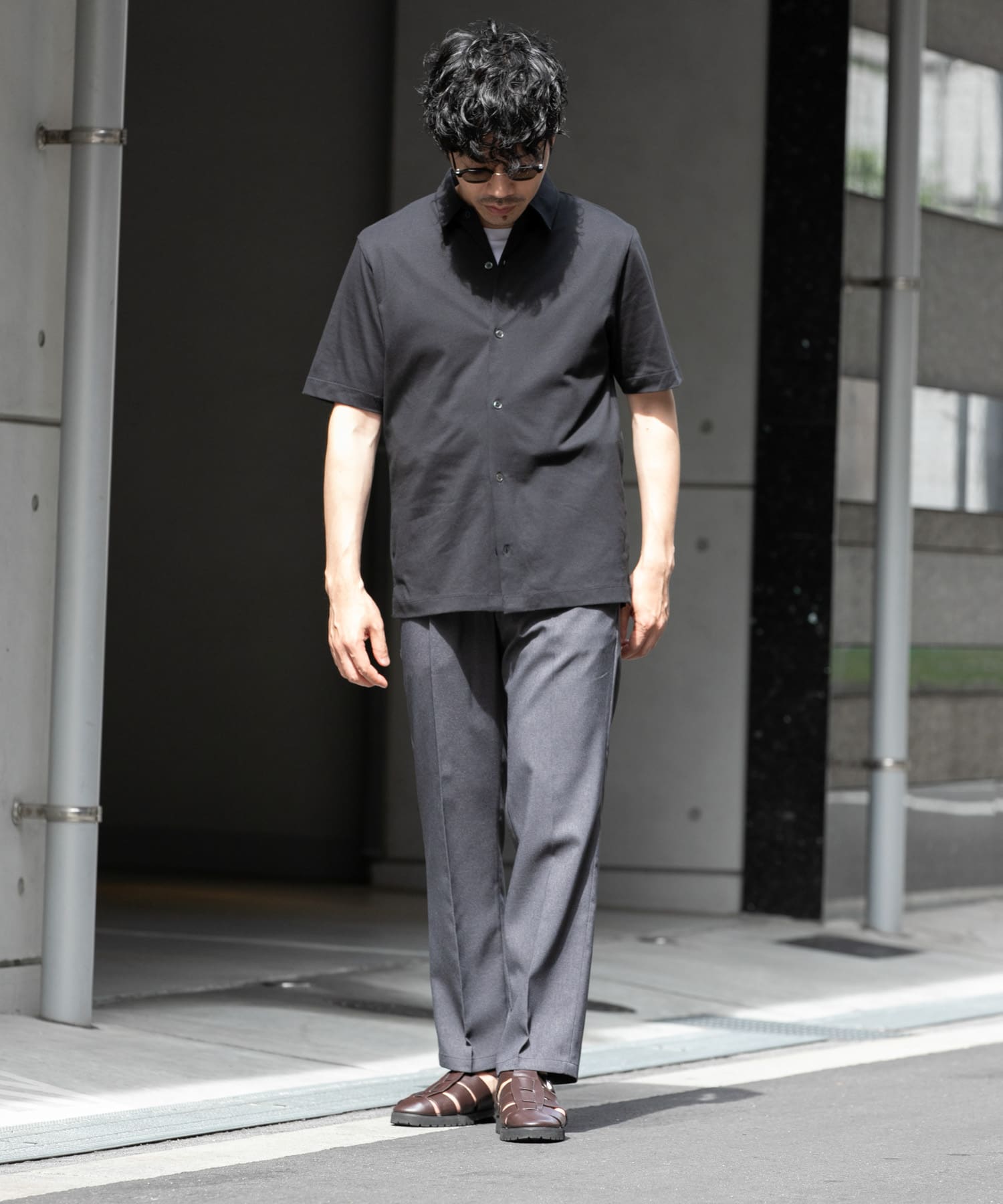 GRAY