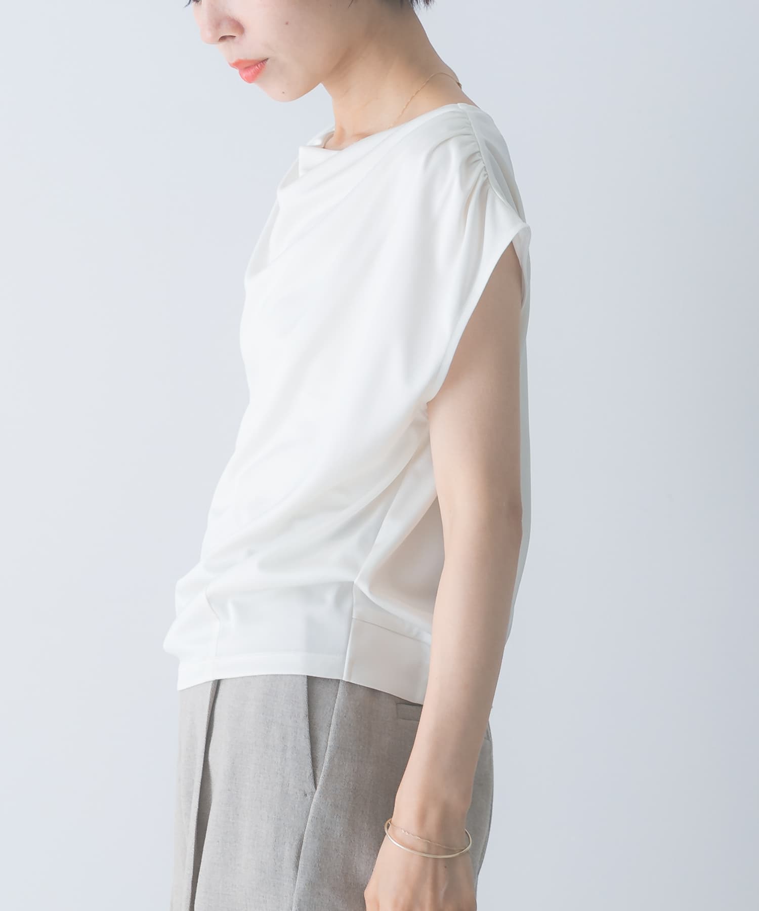 OFF WHITE