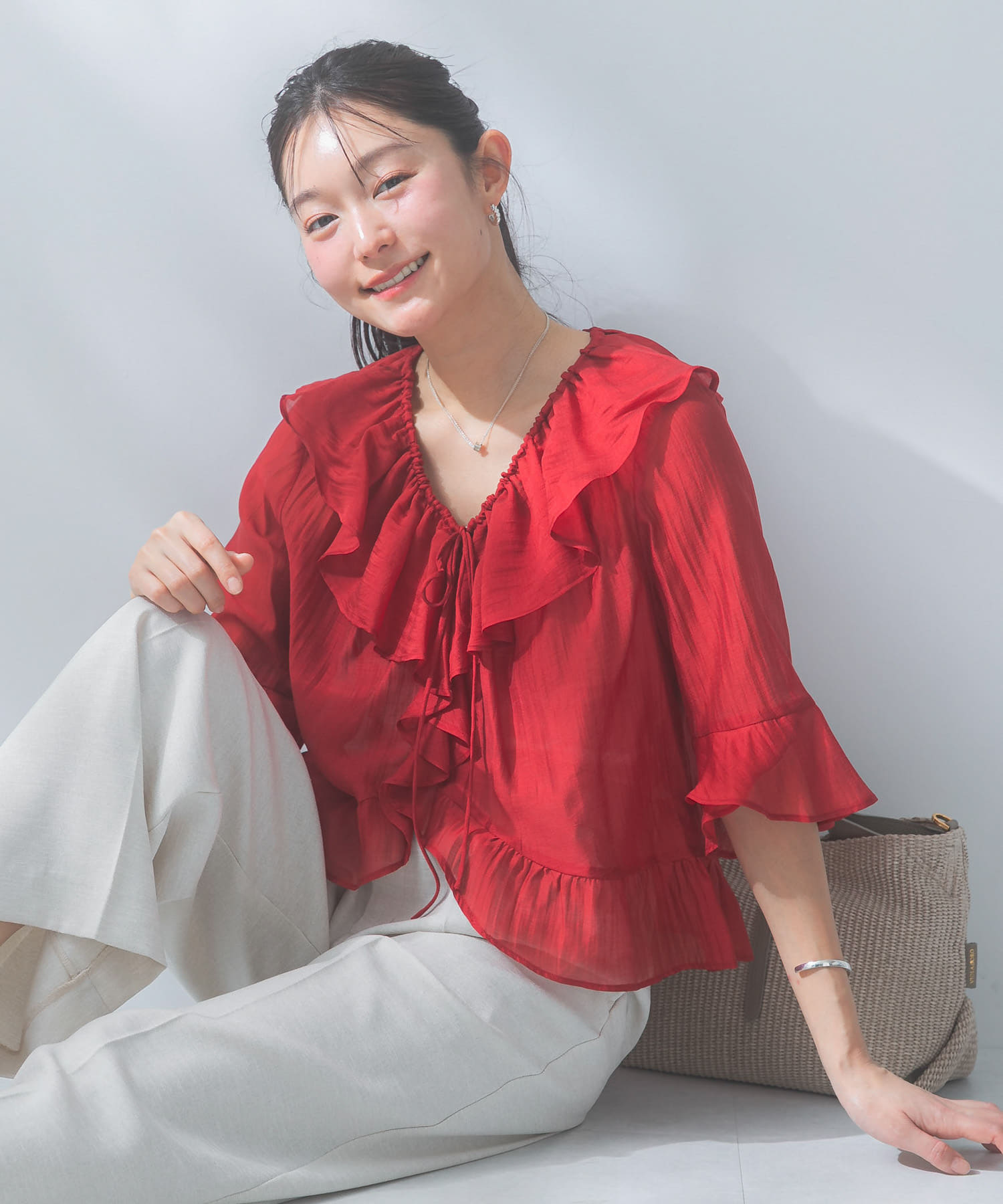 シアーフリルブラウス