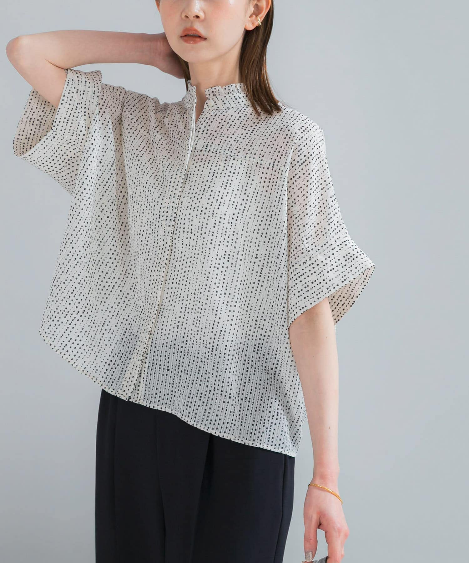 『WEB/一部店舗限定』ウォッシャブルドットフリルネックブラウス