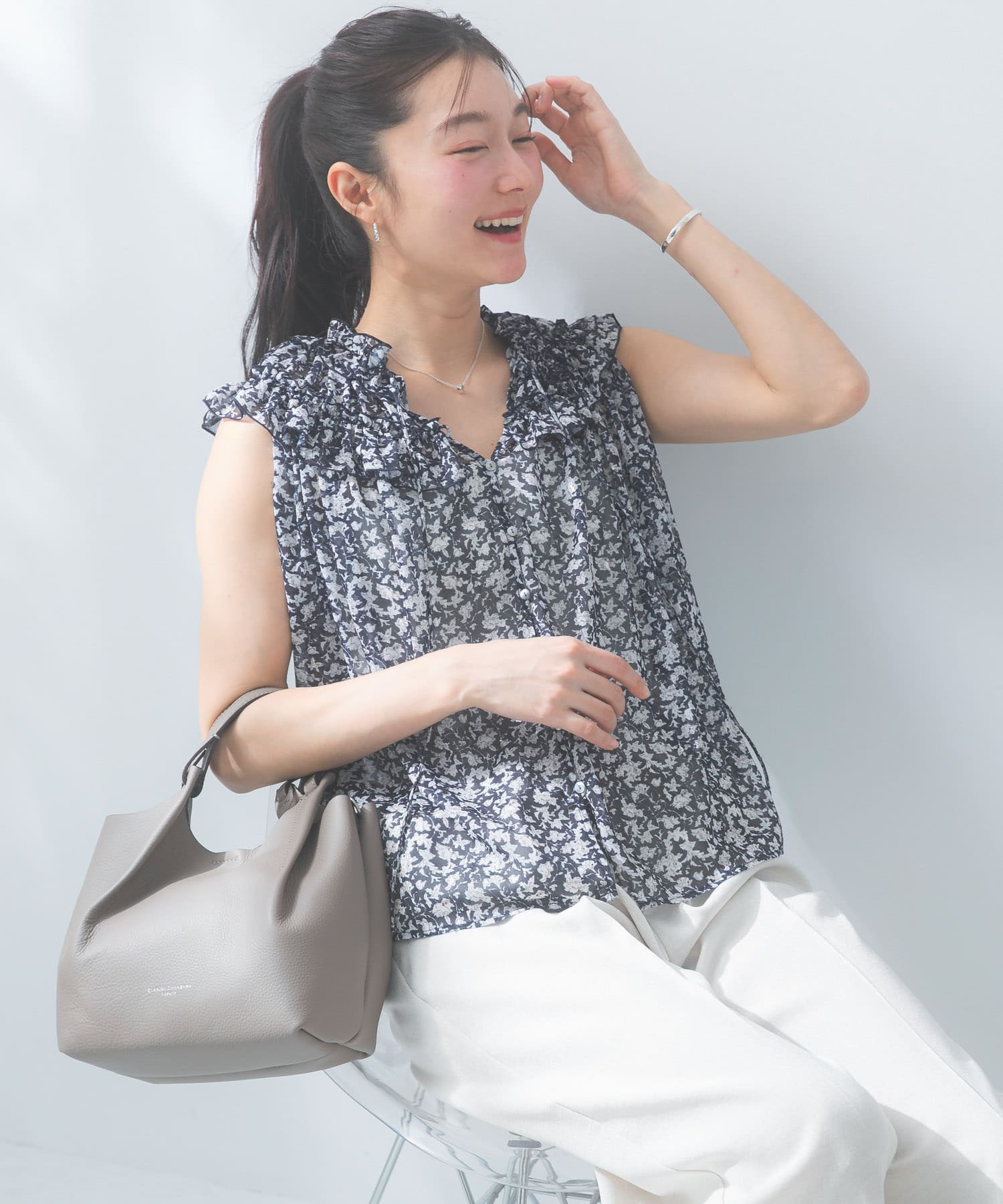 フラワープリントフリルブラウス