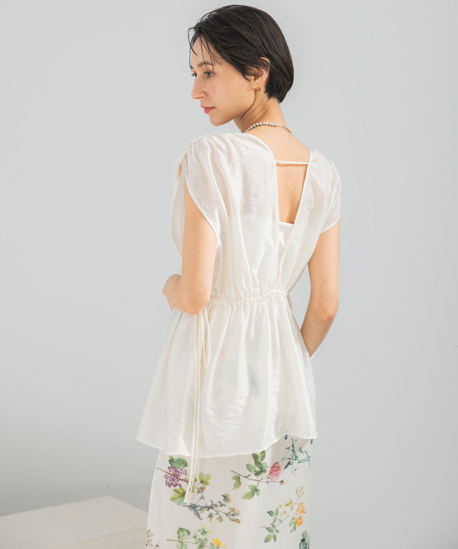 ボタニカルジャガードジレトップス