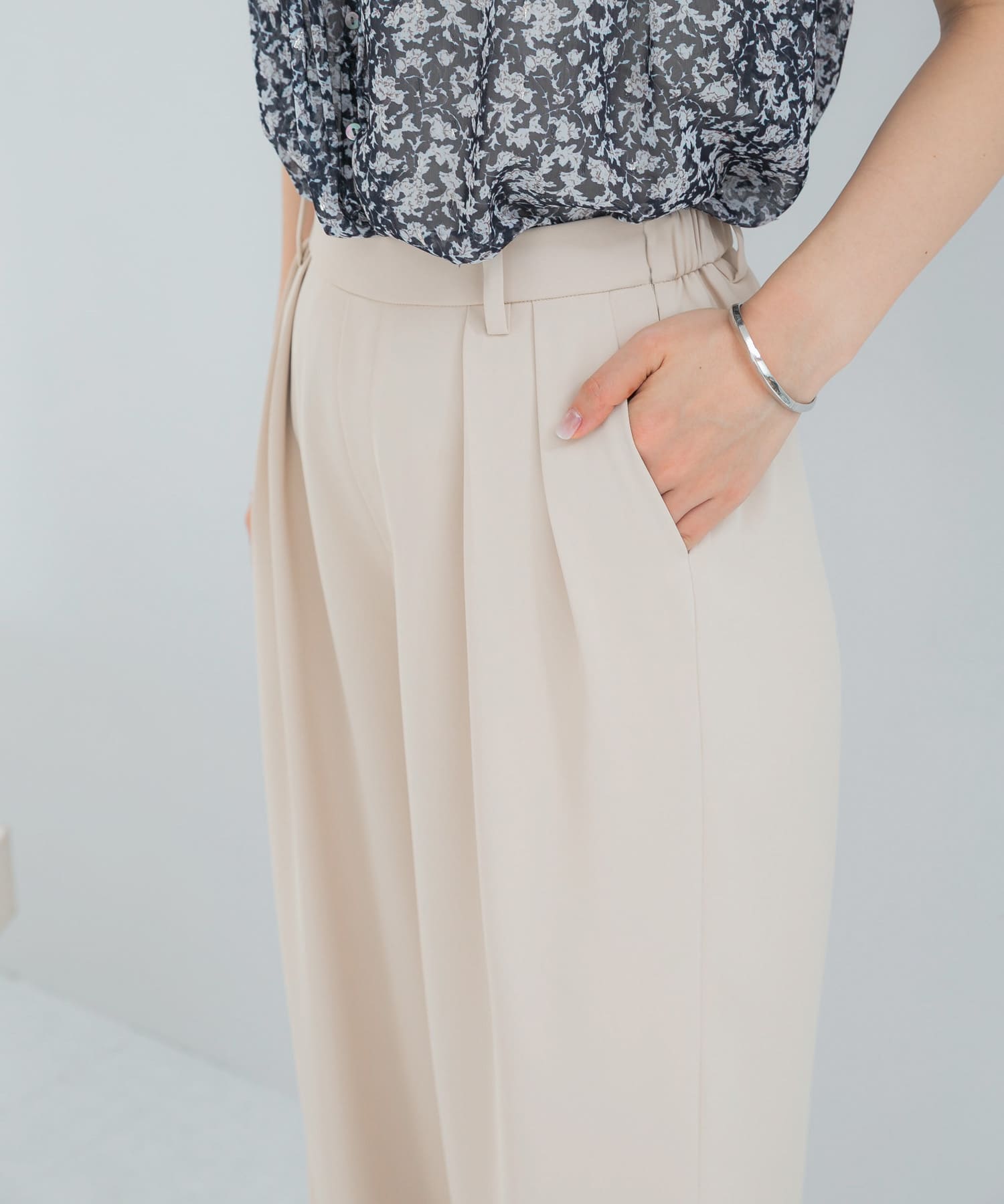 LIGHTBEIGE