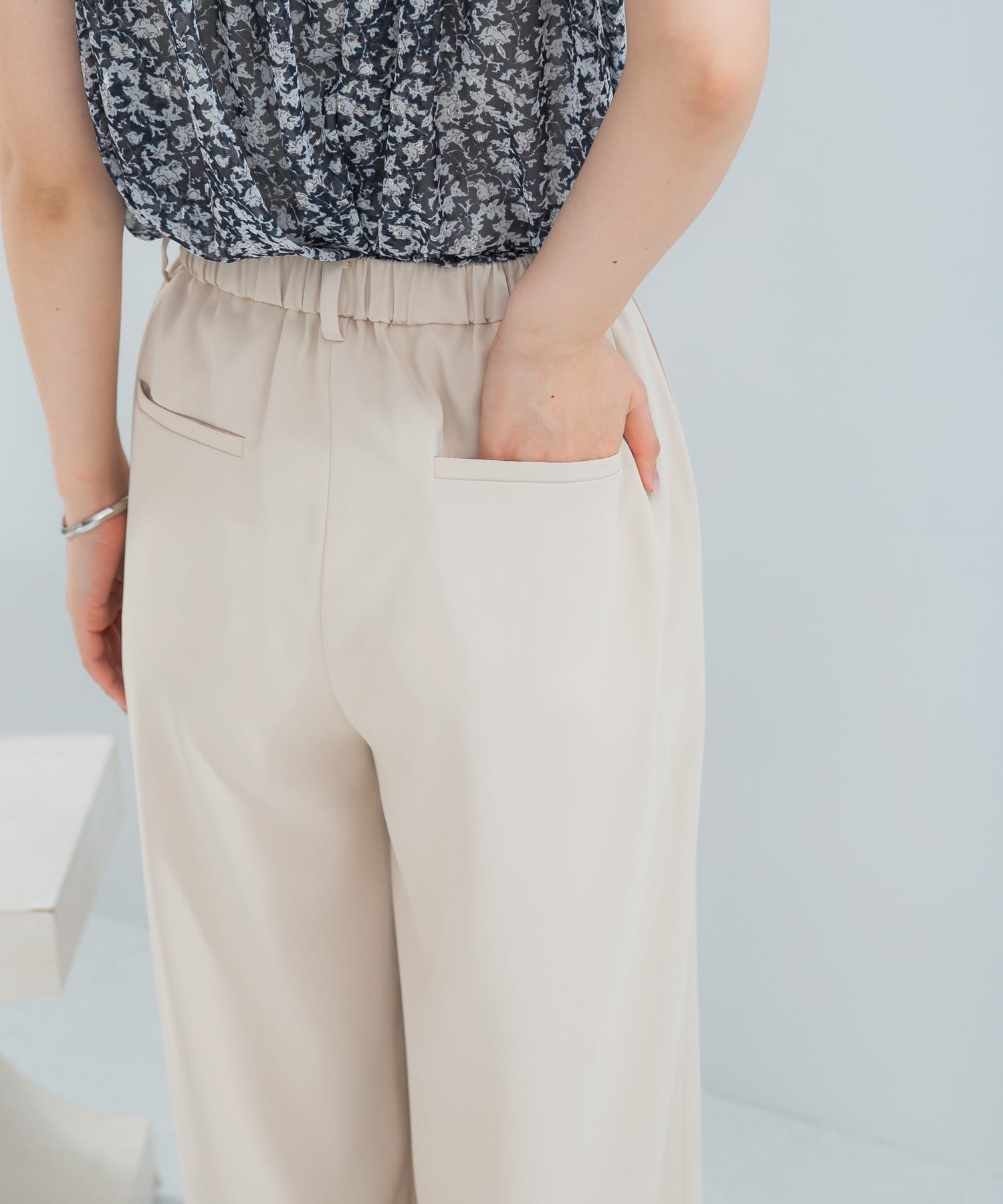 LIGHTBEIGE