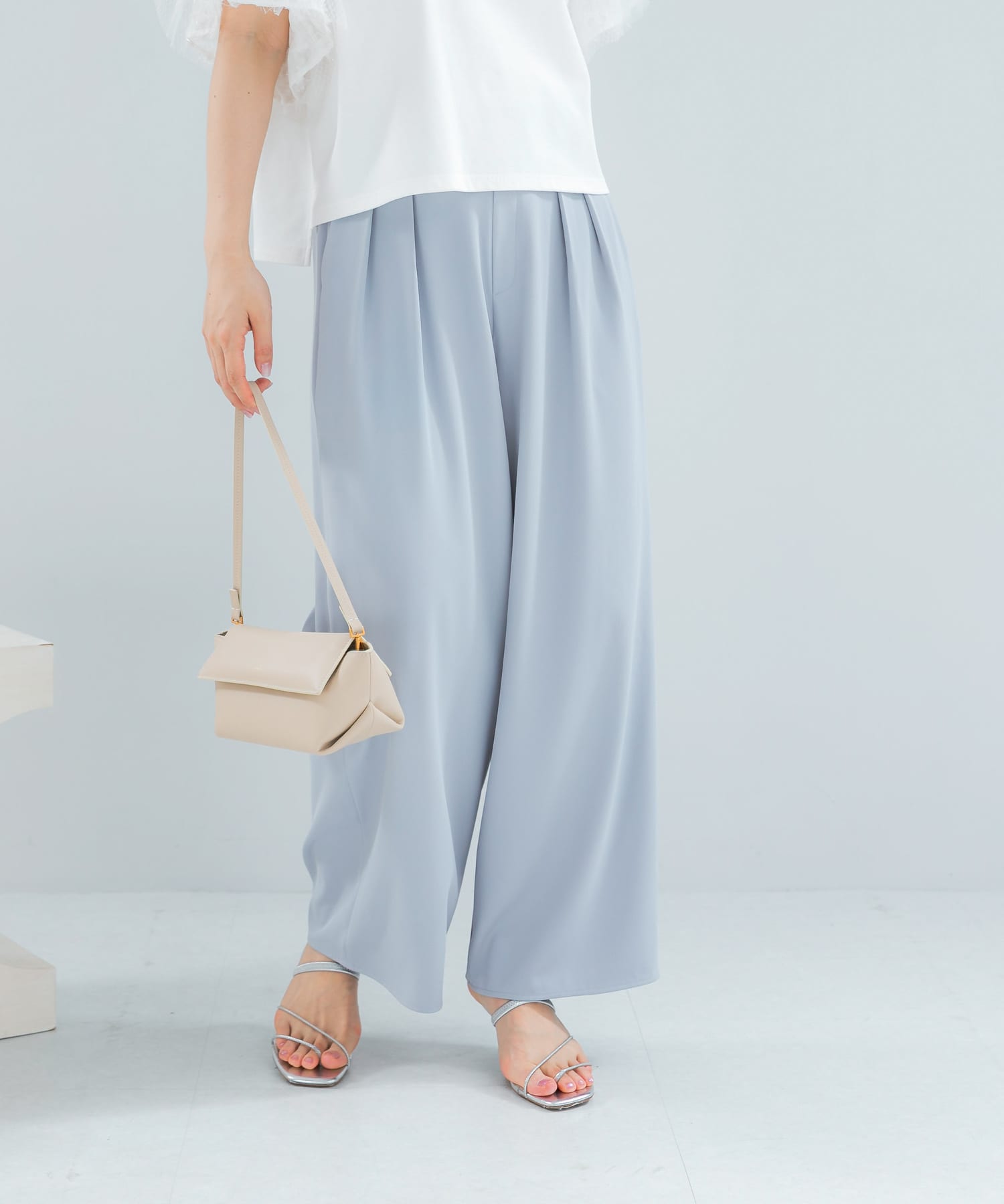 撥水イージーストレートパンツ