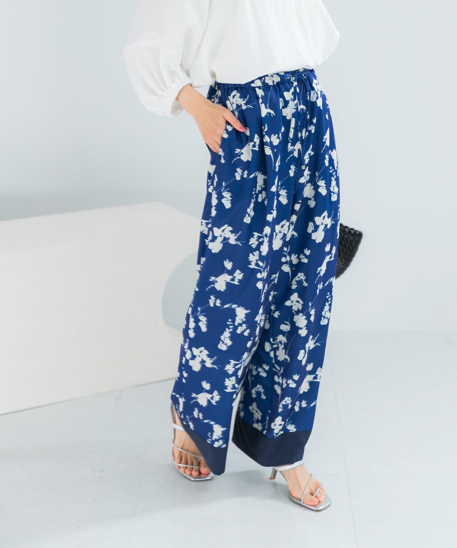 フラワーモチーフプリントパンツ