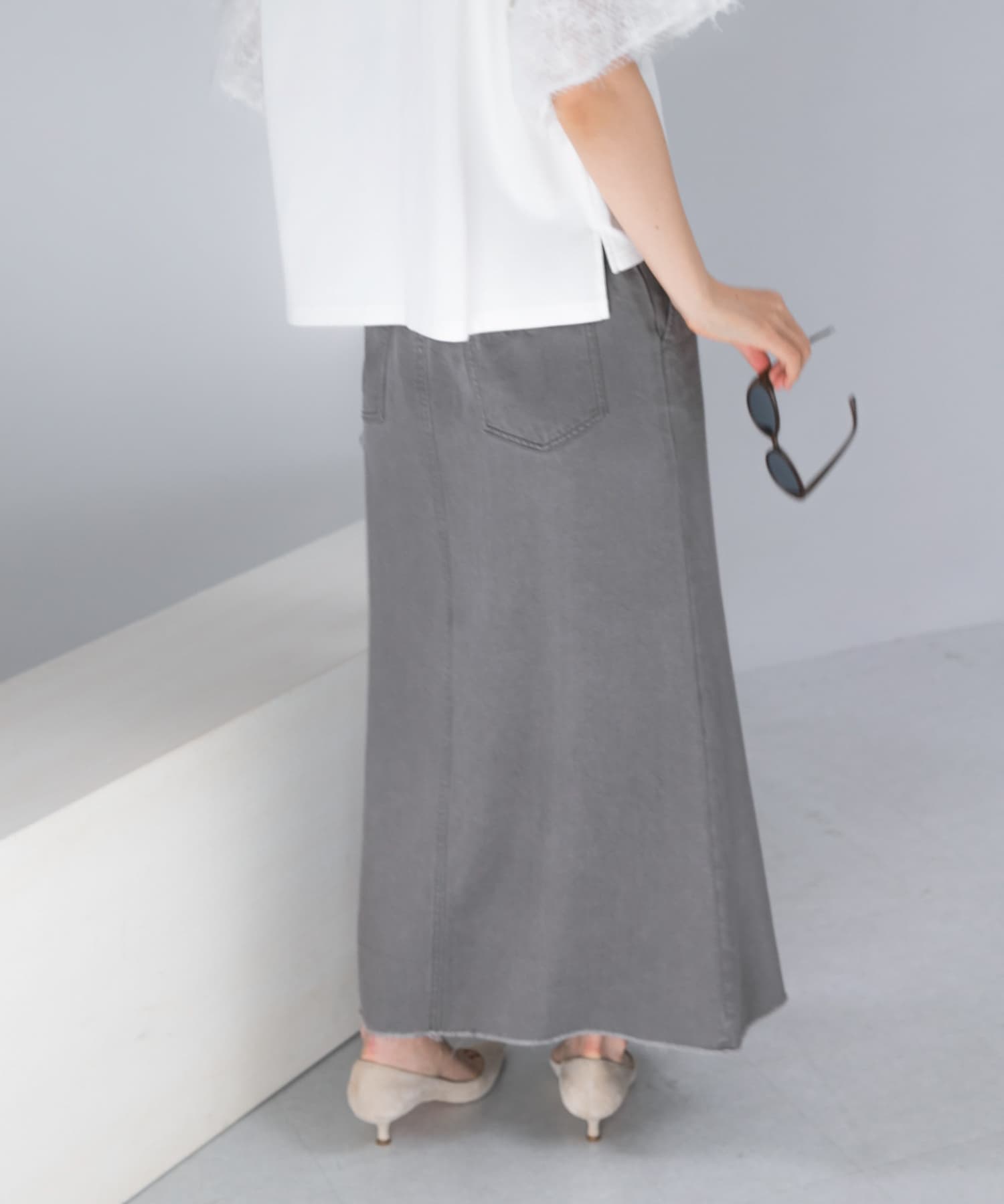 GRAY