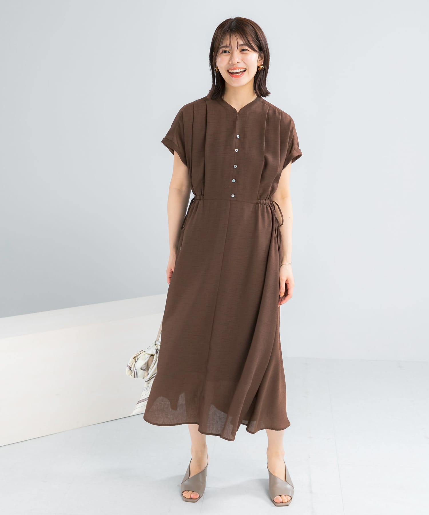 ウォッシャブルセミシアー2WAYネックワンピース(Free BROWN