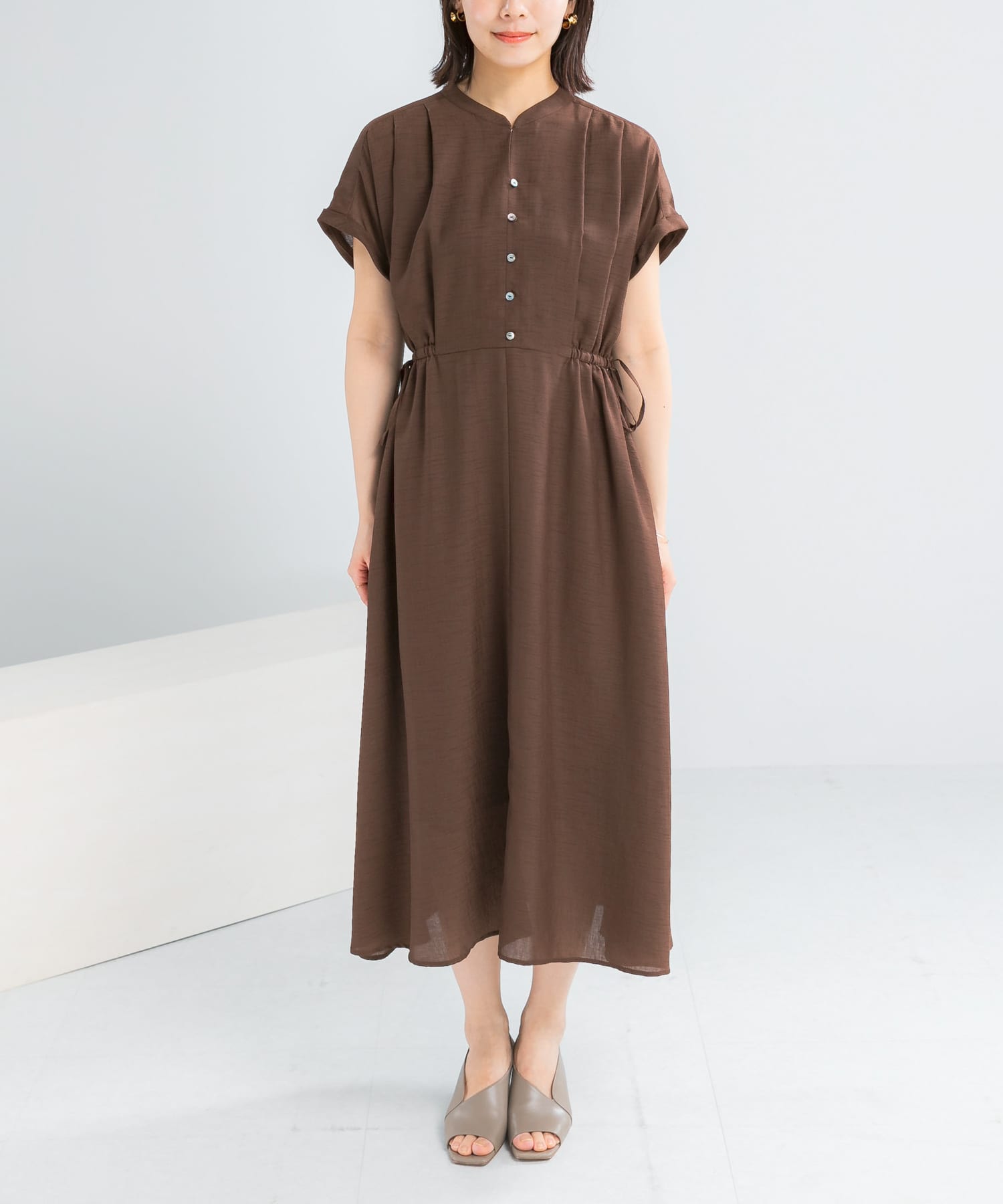 ウォッシャブルセミシアー2WAYネックワンピース(Free BROWN
