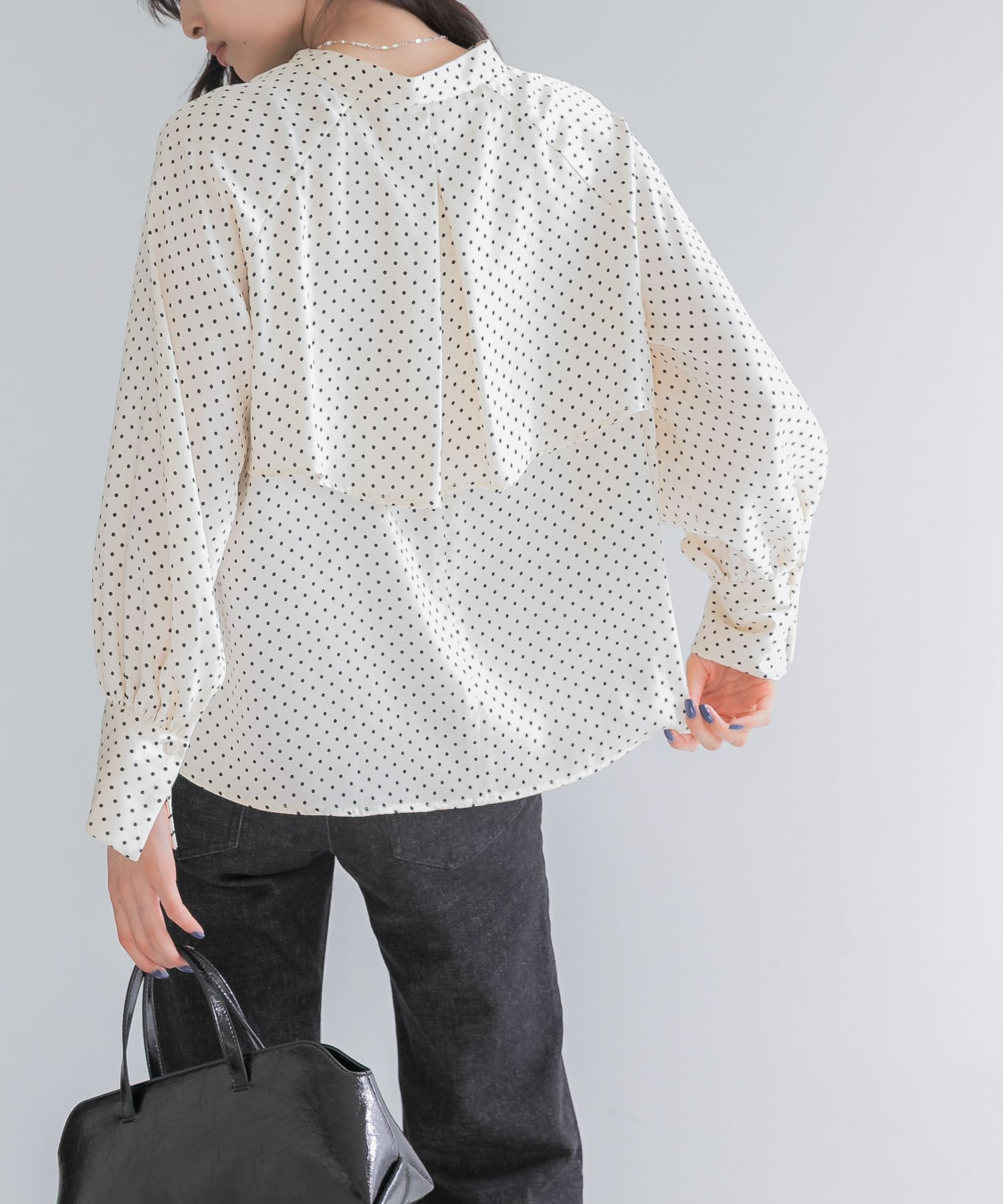 OFF WHITE