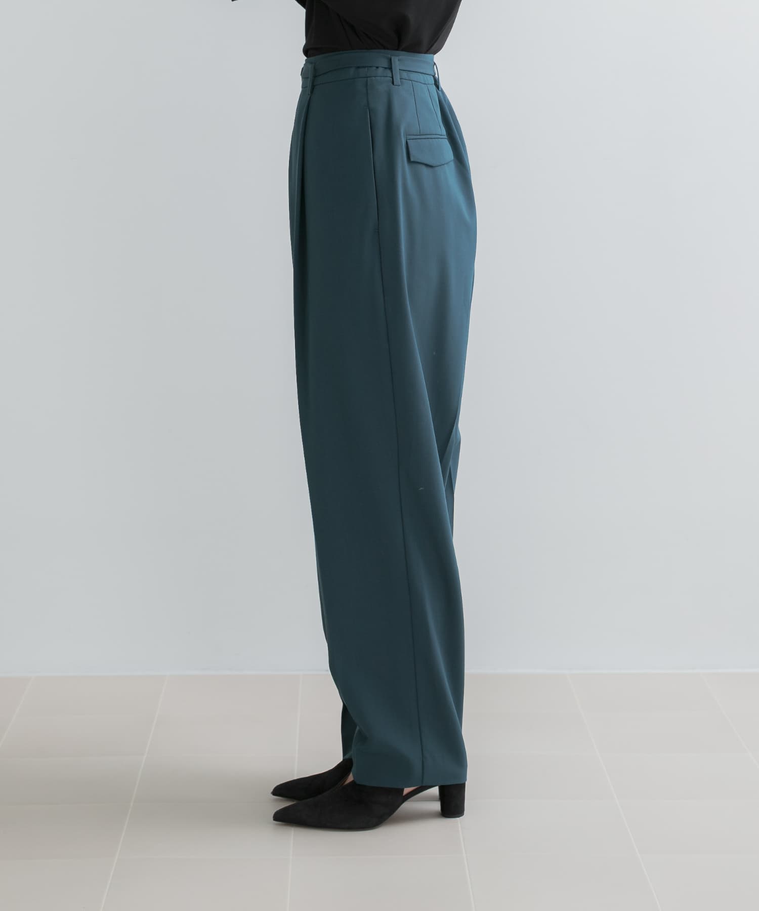 GREEN