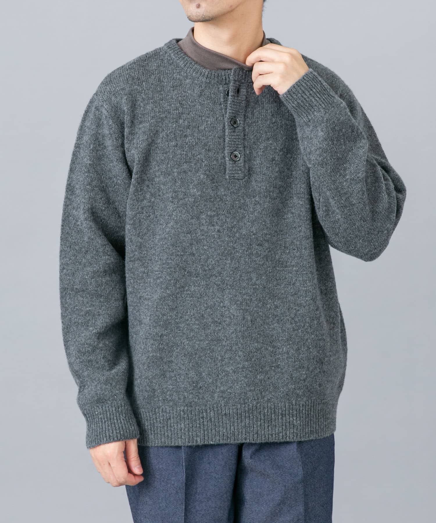 GRAY