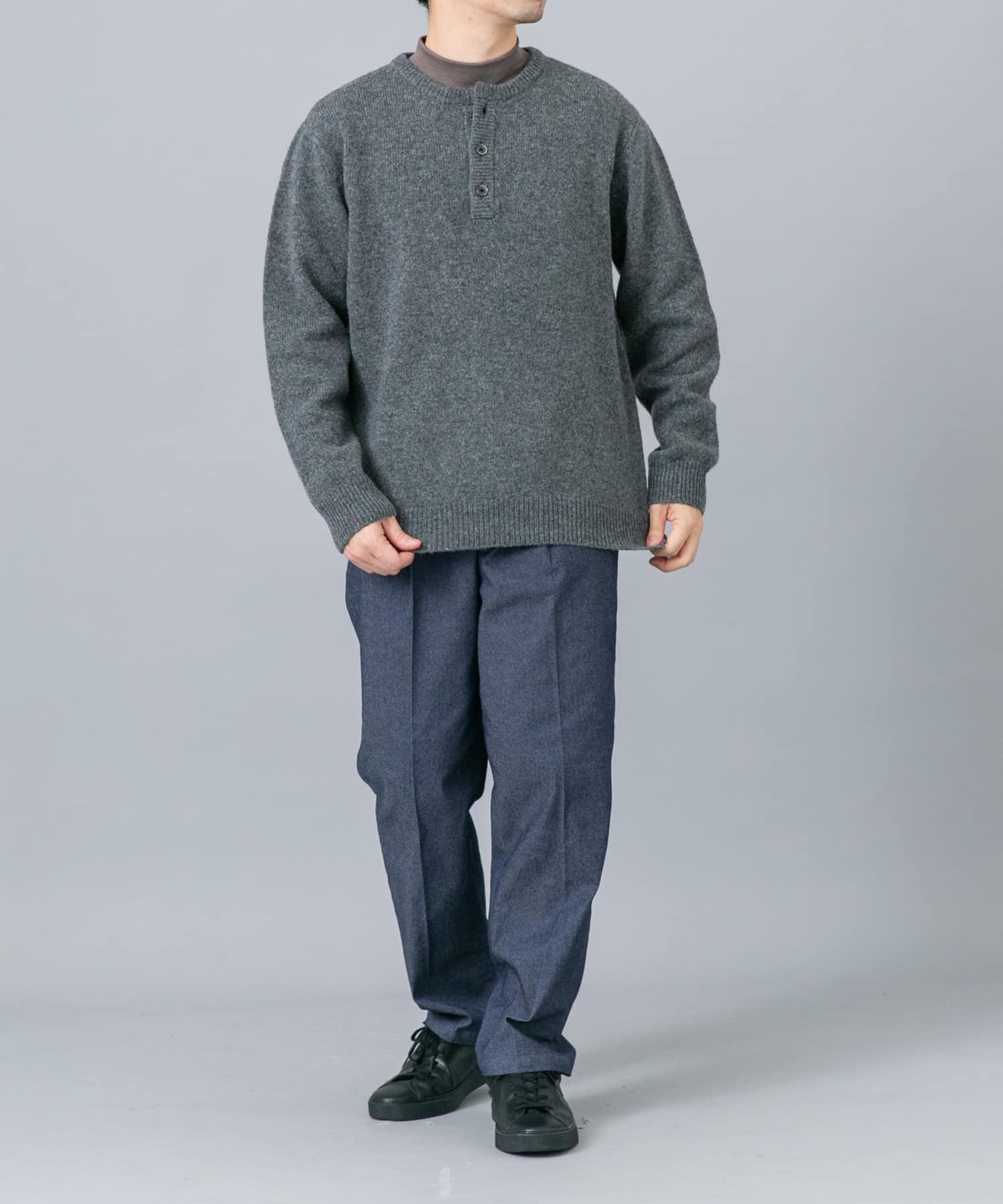 GRAY