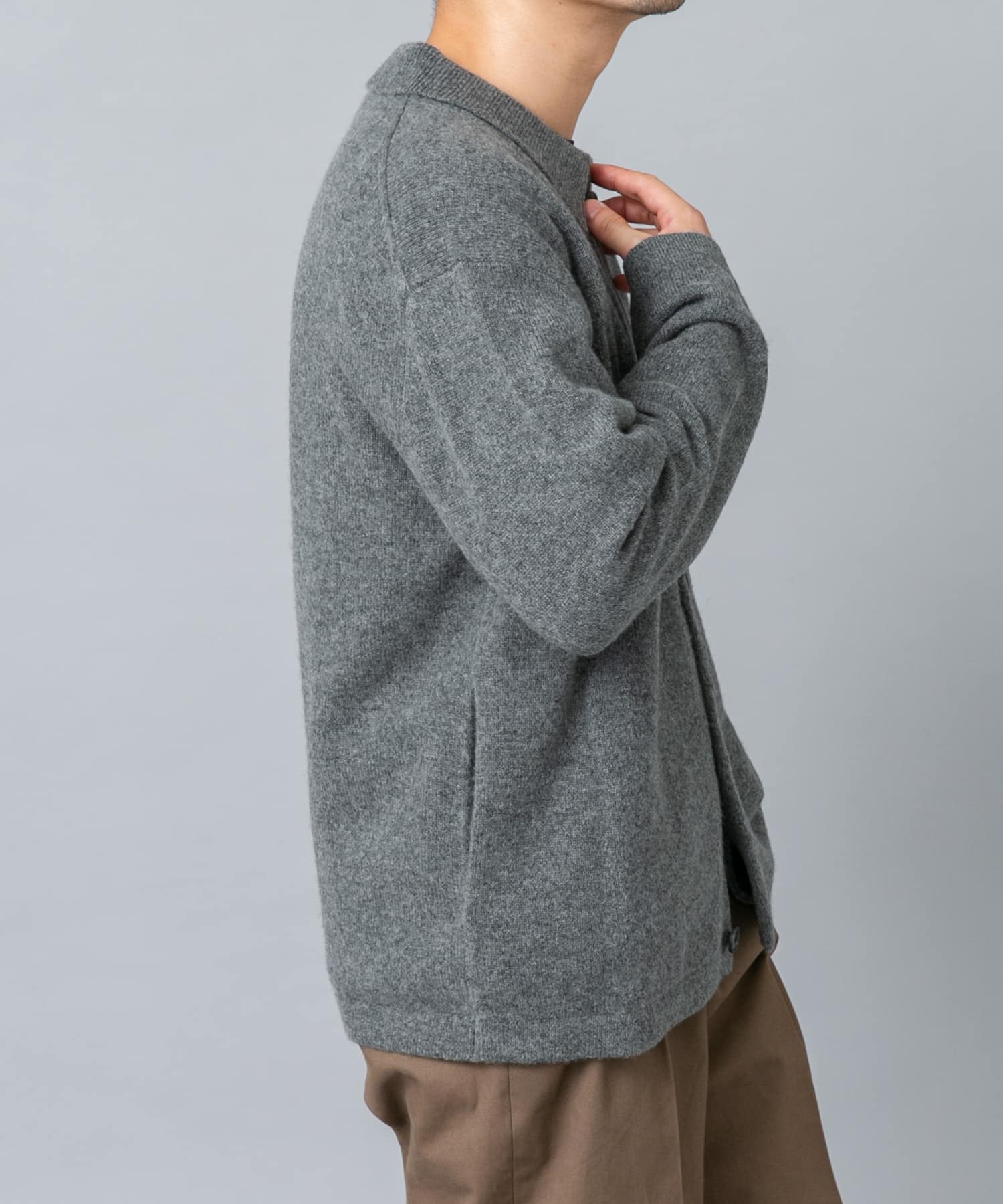 GRAY