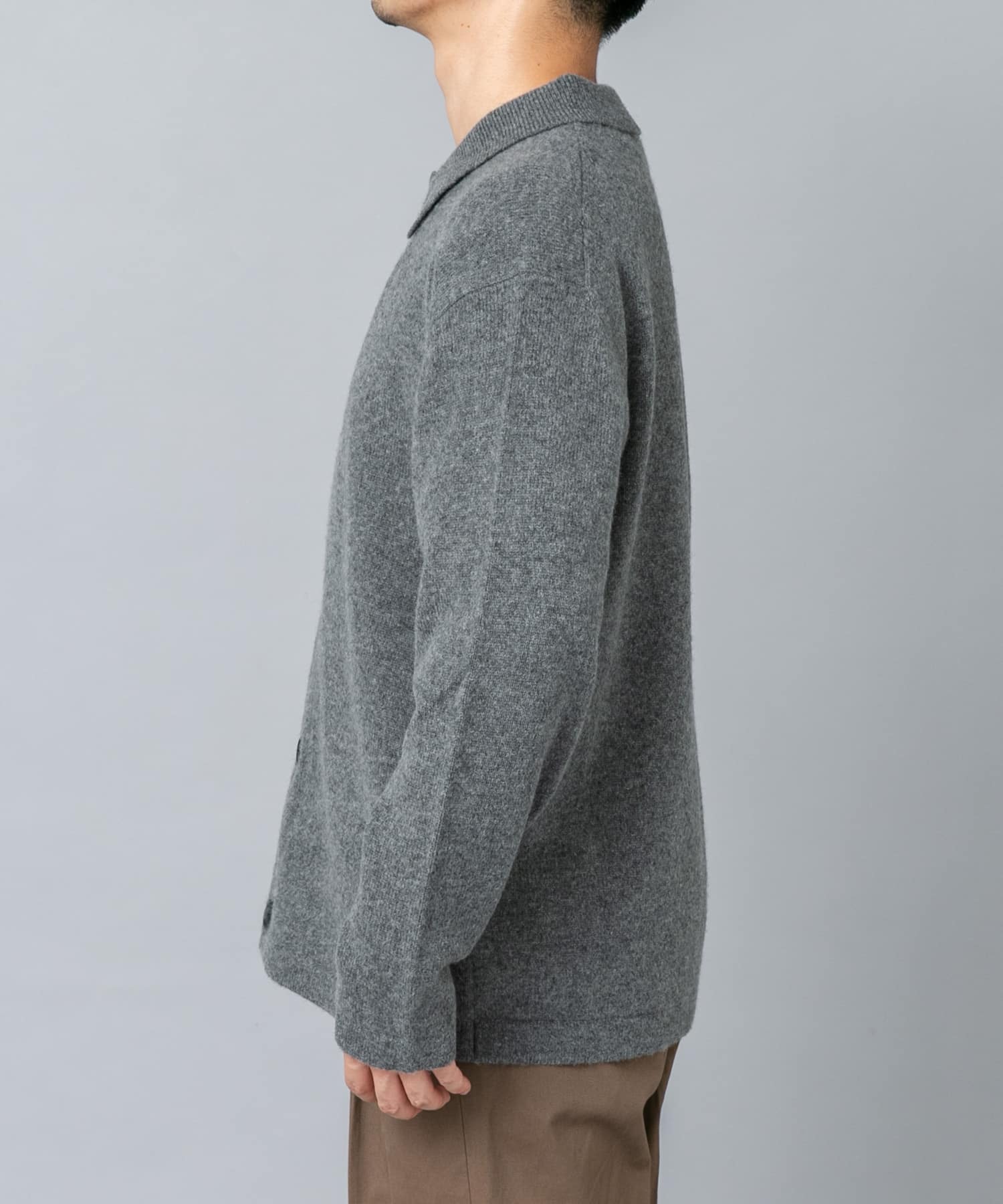 GRAY