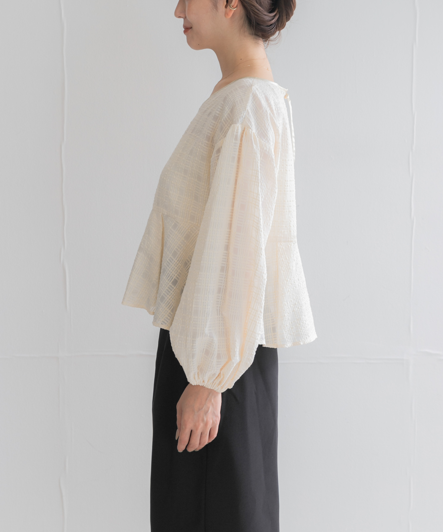 OFF WHITE
