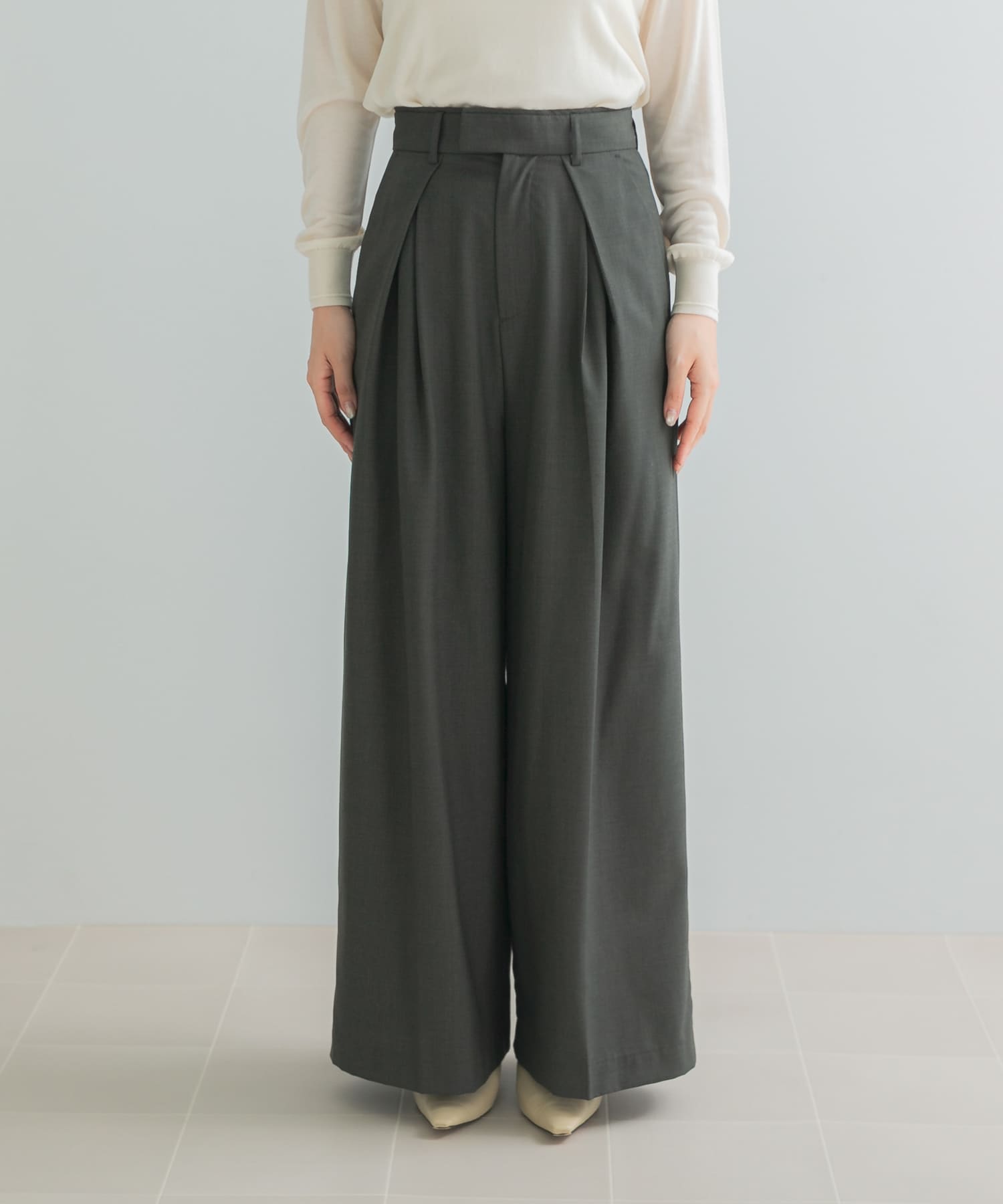 GRAY