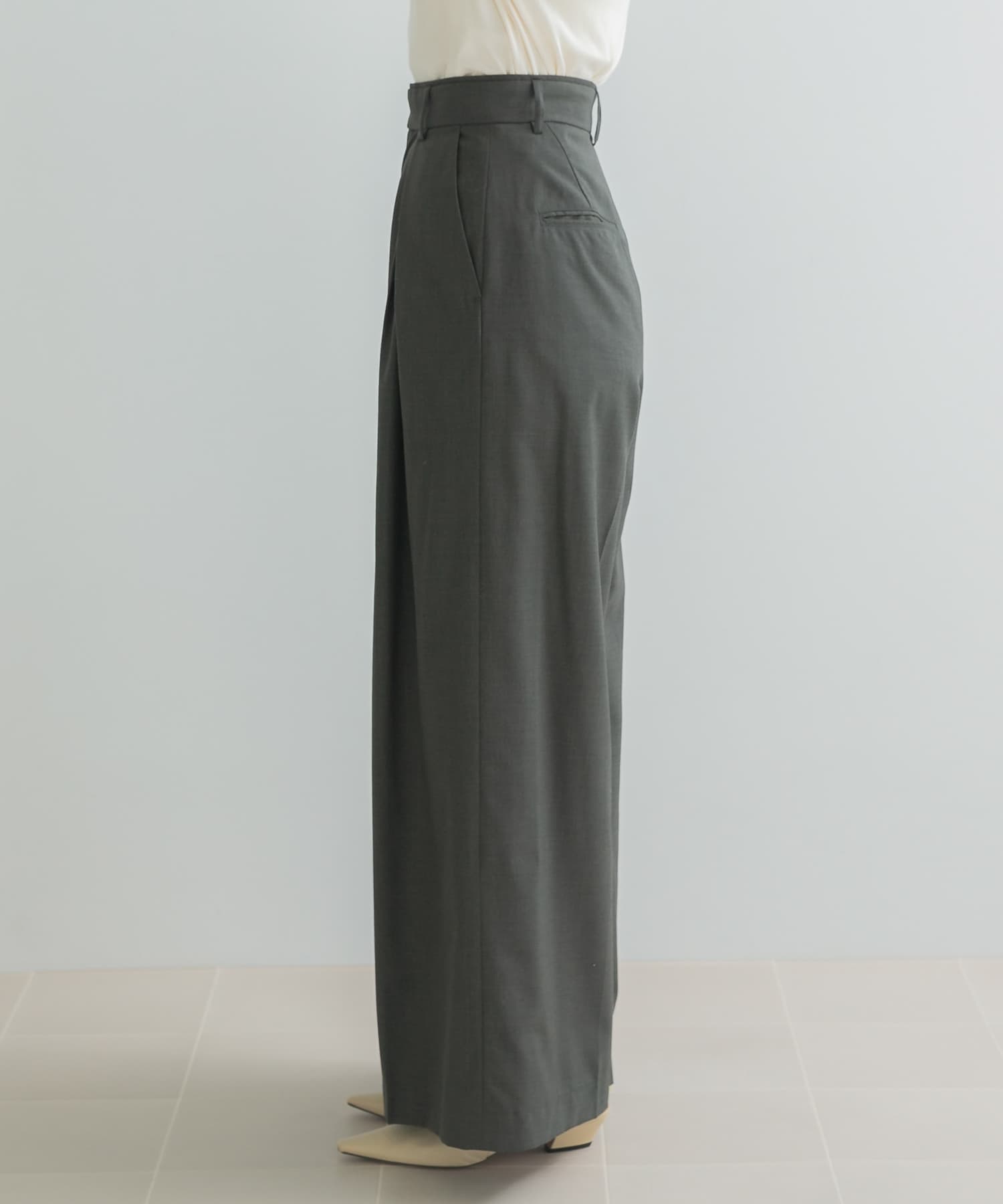GRAY