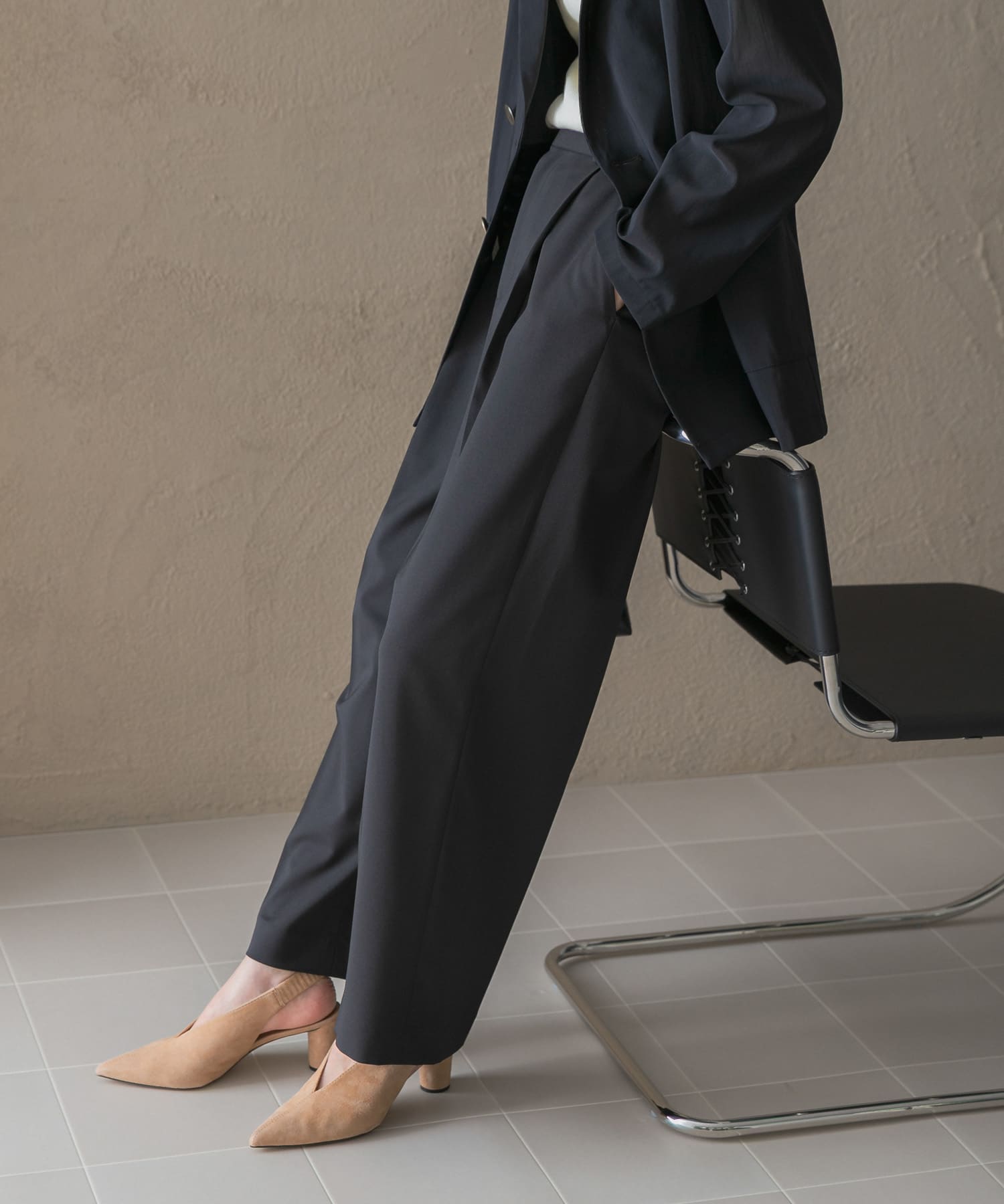 防シワハイウエストワイドスラックス(34 BLACK): ボトム｜URBAN