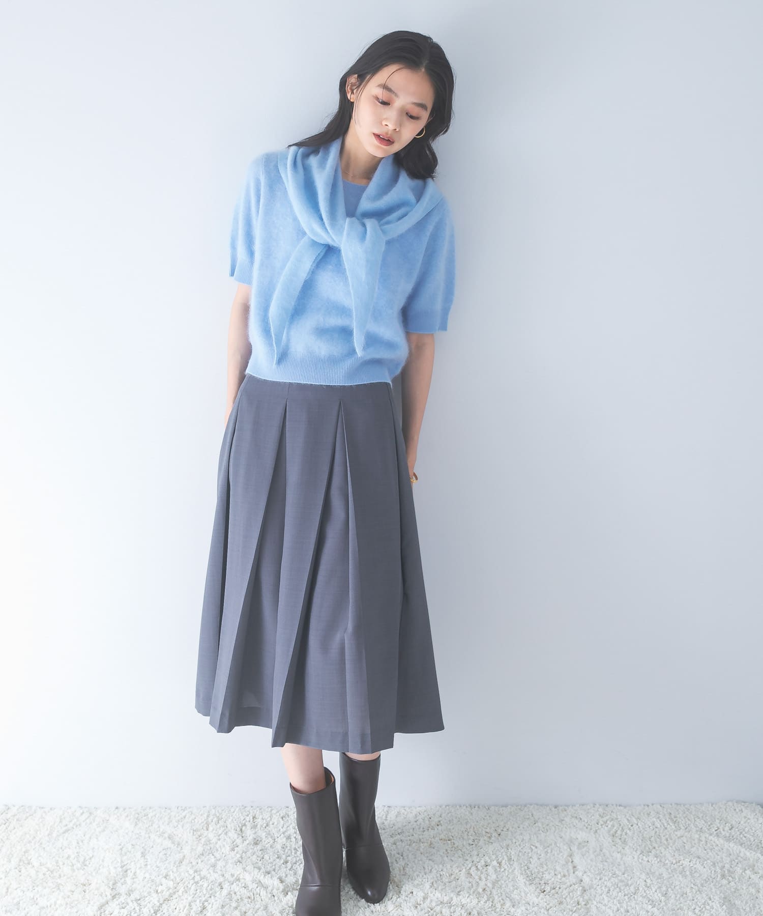 GRAY