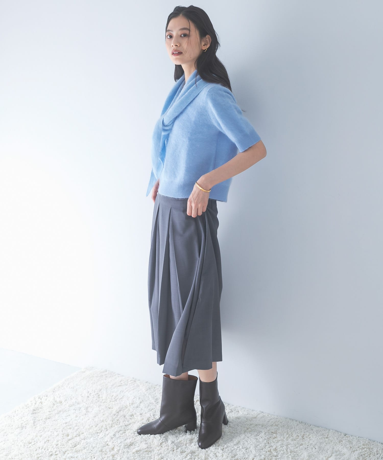 GRAY