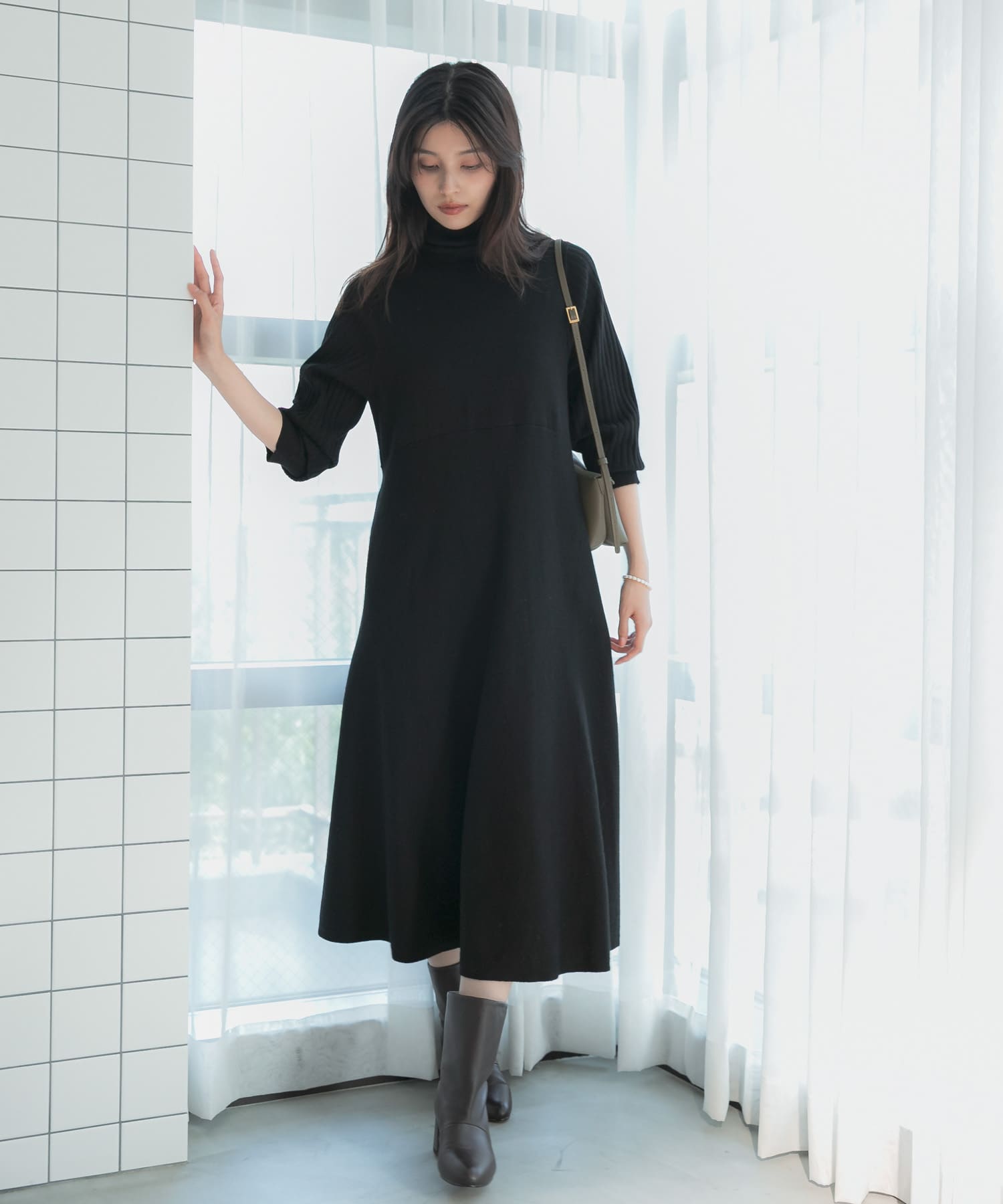 『WEB/一部店舗限定』タートルネックデザインスリーブワンピース