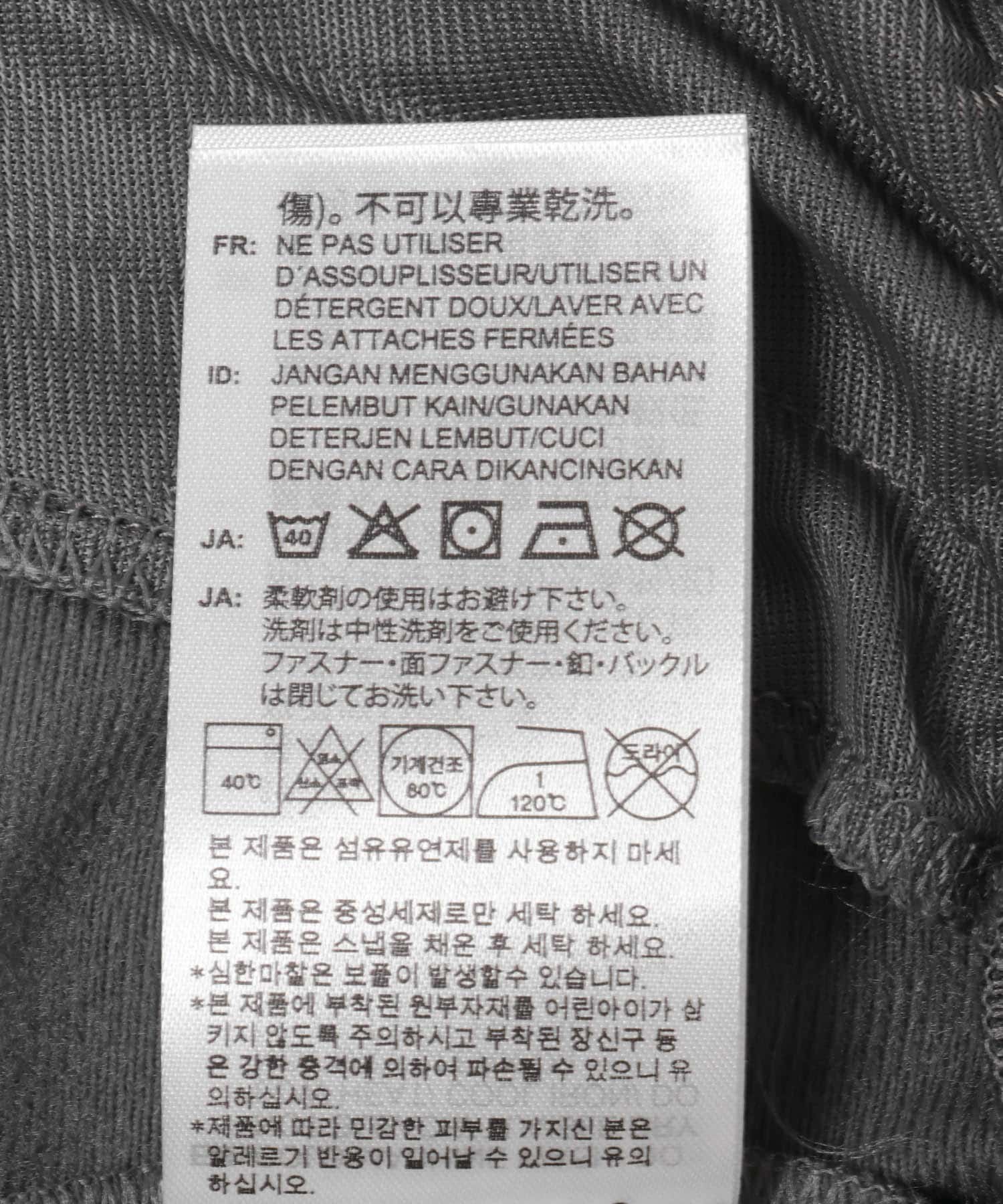 グレー