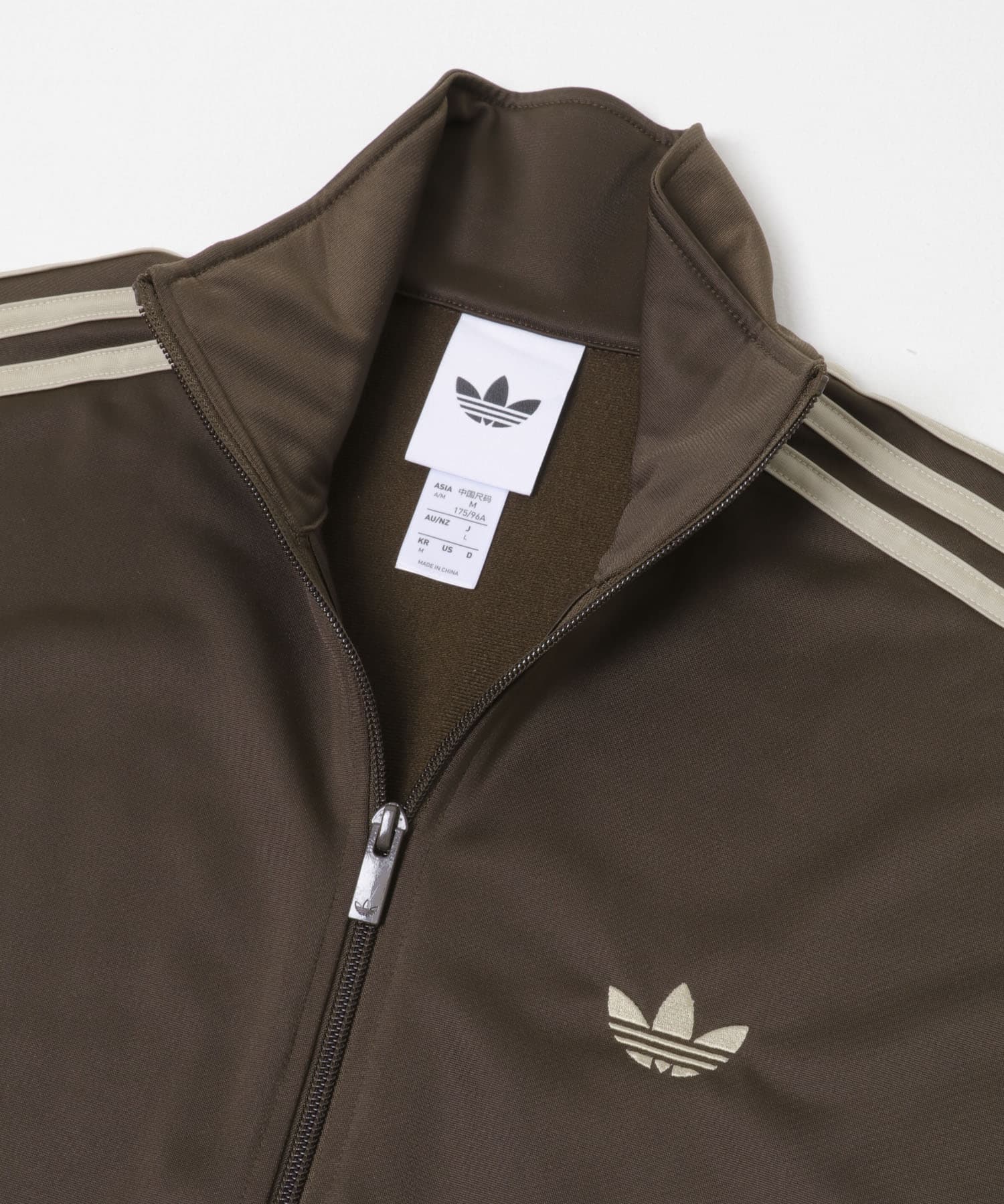 ダークブラウン