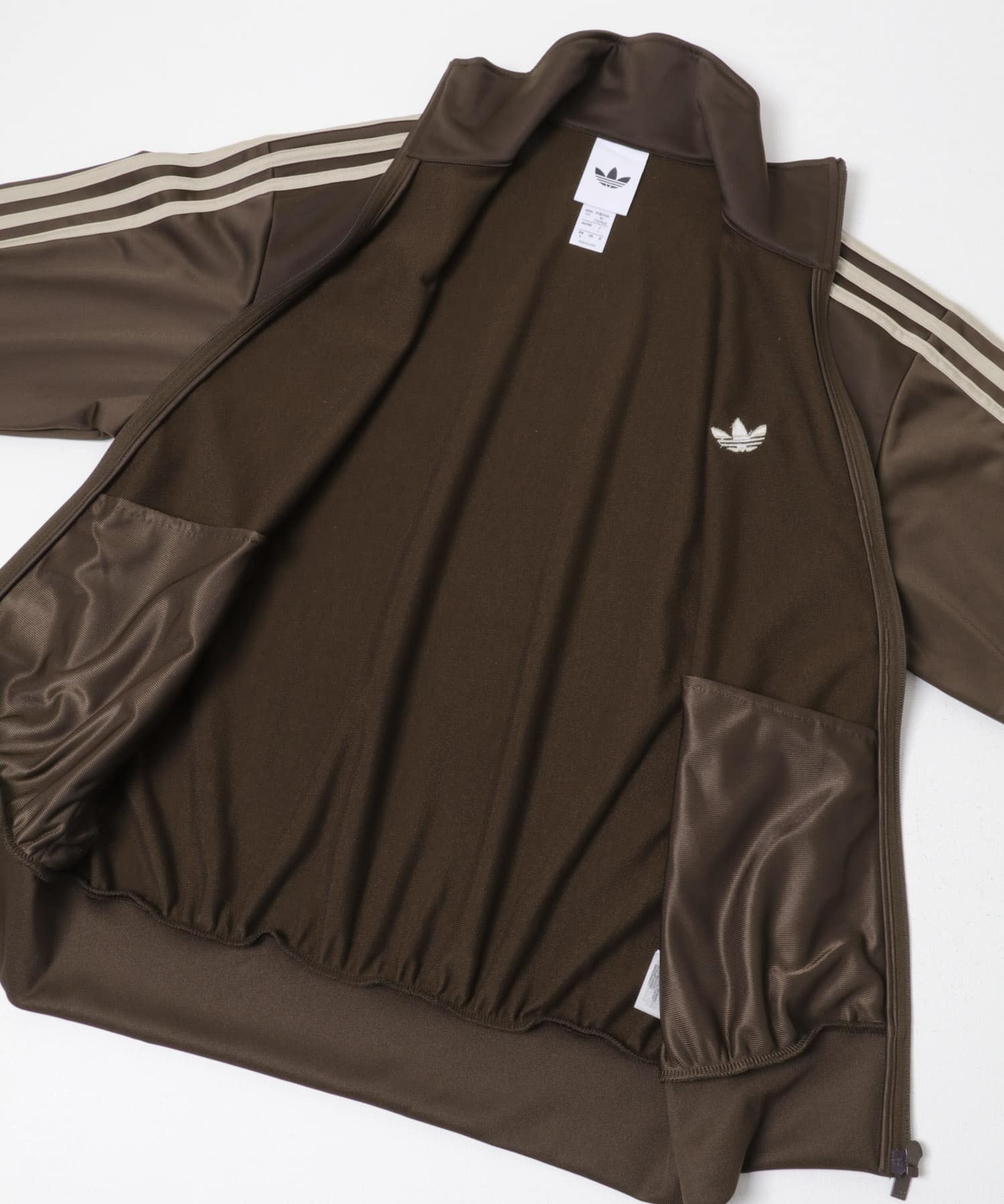 ダークブラウン