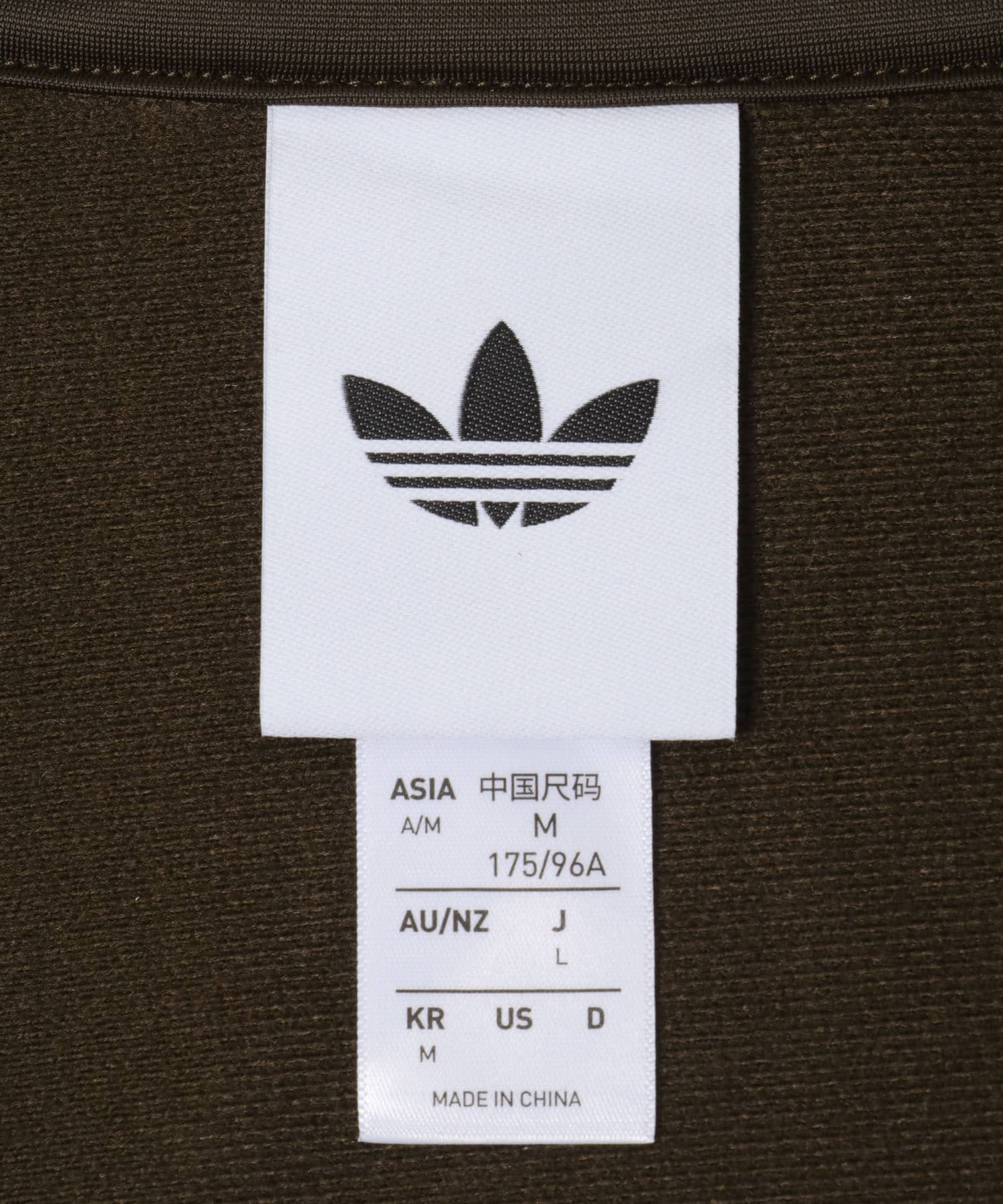 ダークブラウン