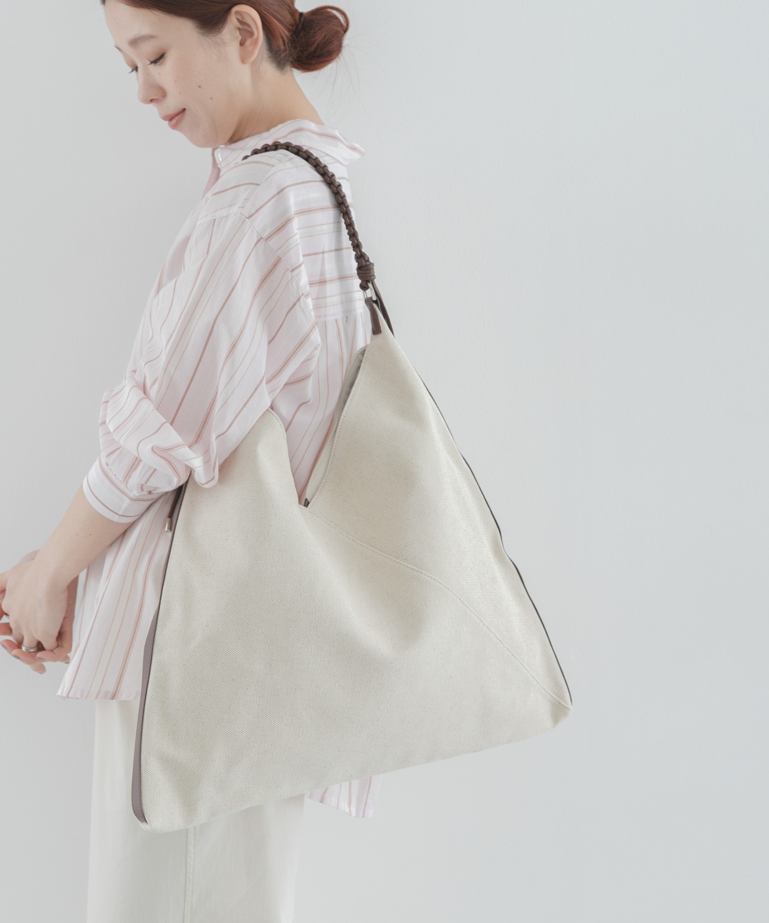 LE VERNIS　ワンハンドルクロスバッグ