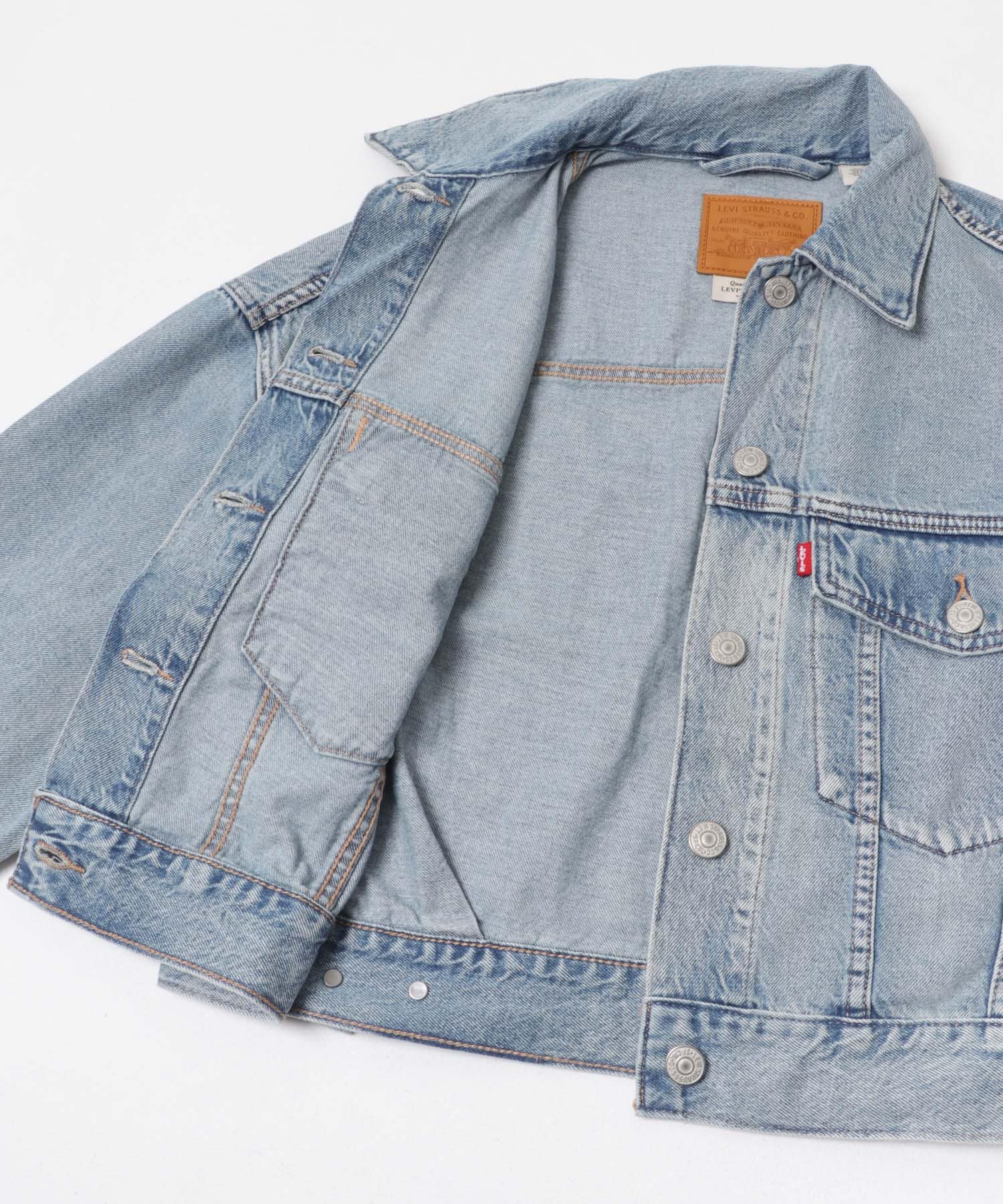 Levi’s　LOOSE CROP TRUCKER S SEASON S