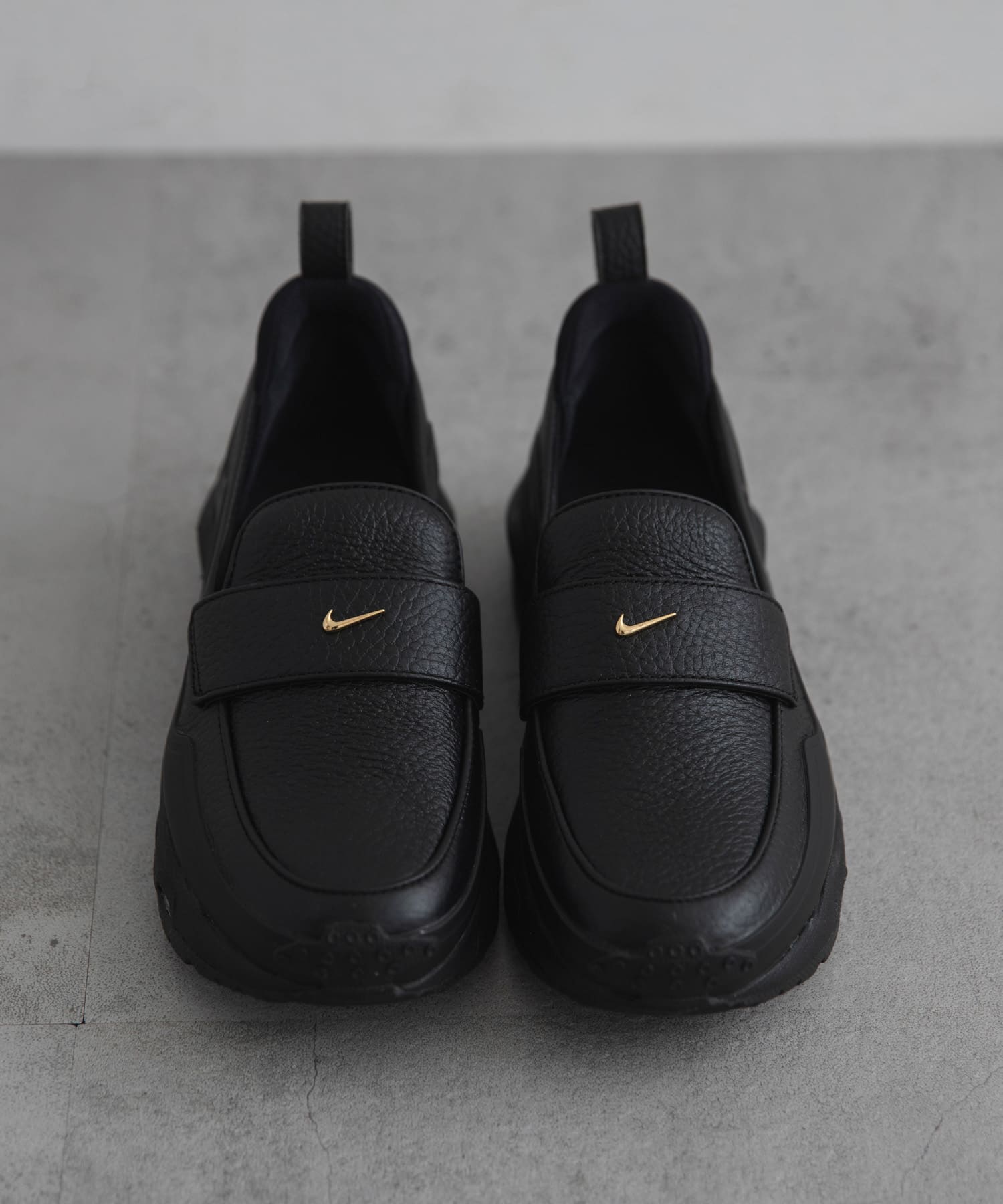 NIKE　エアマックスフェノメナ