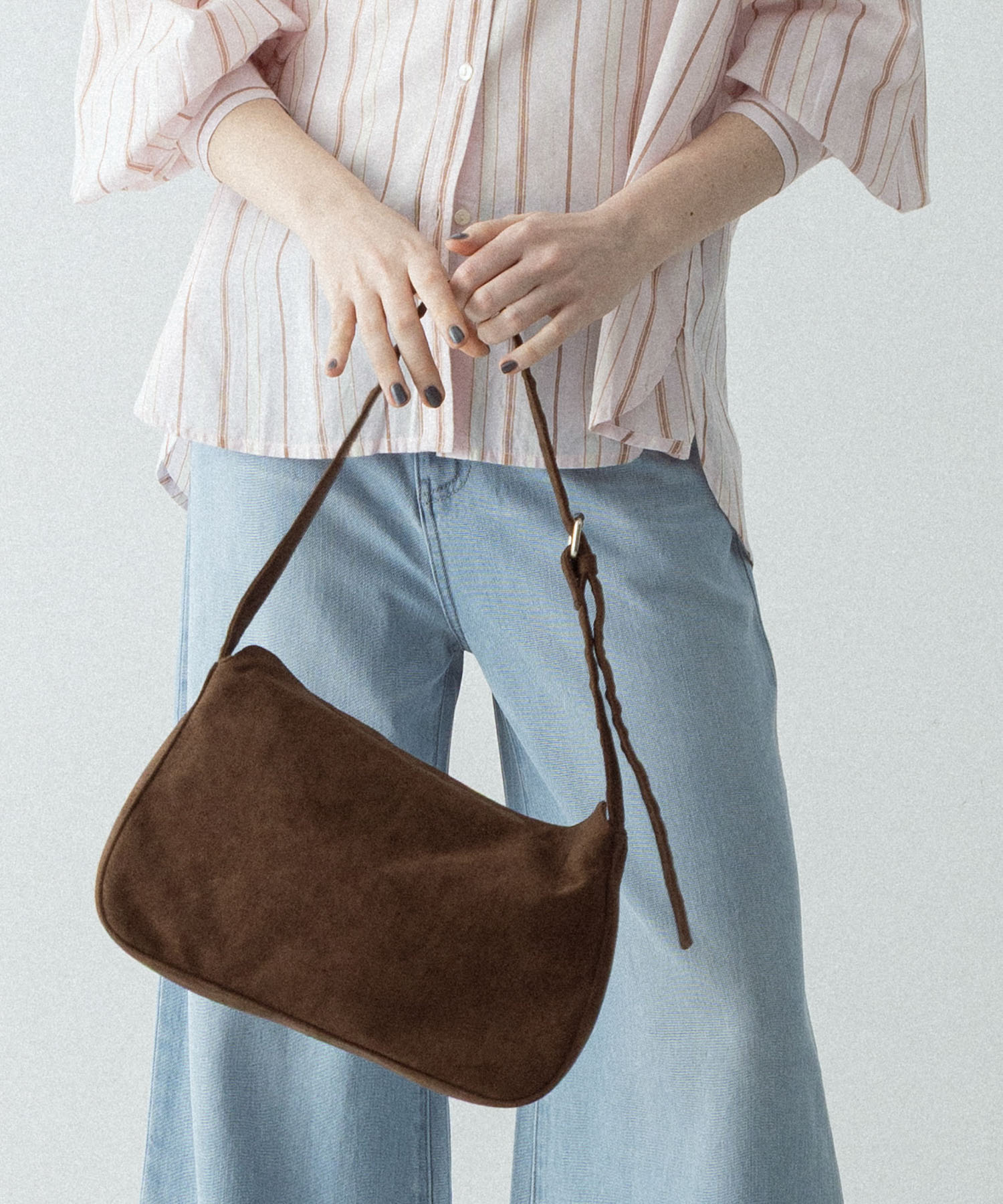 ダークブラウン