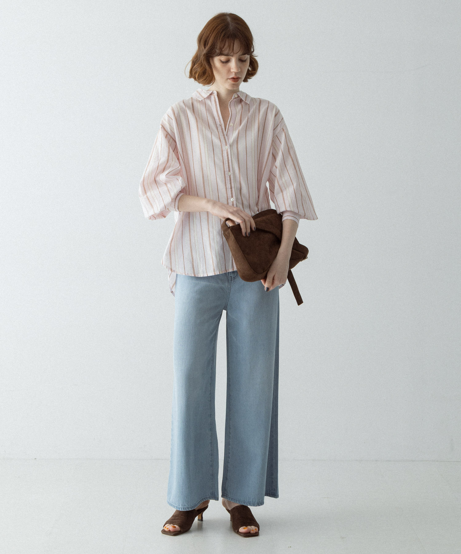 ダークブラウン