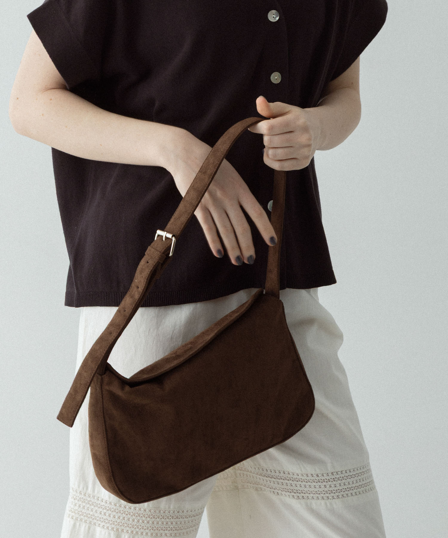 ダークブラウン