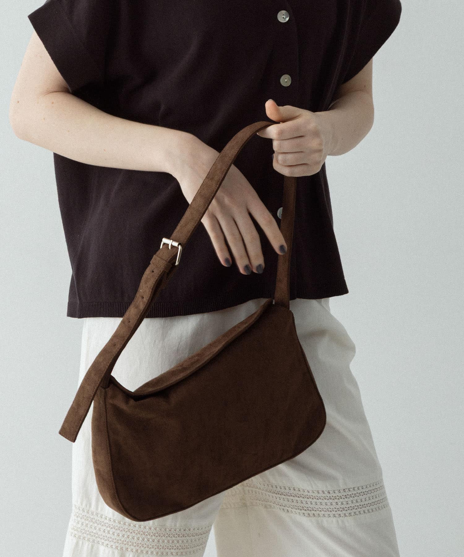 ダークブラウン