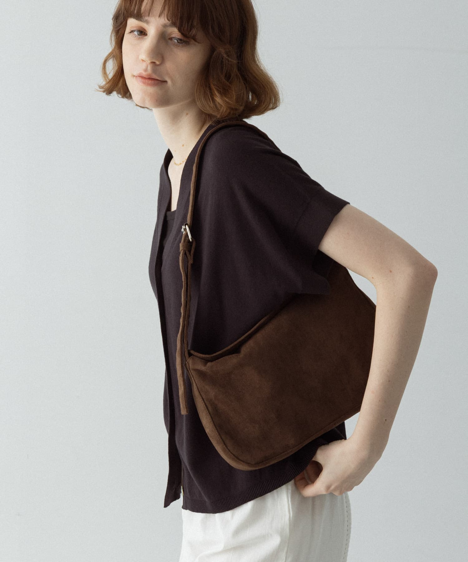 ダークブラウン