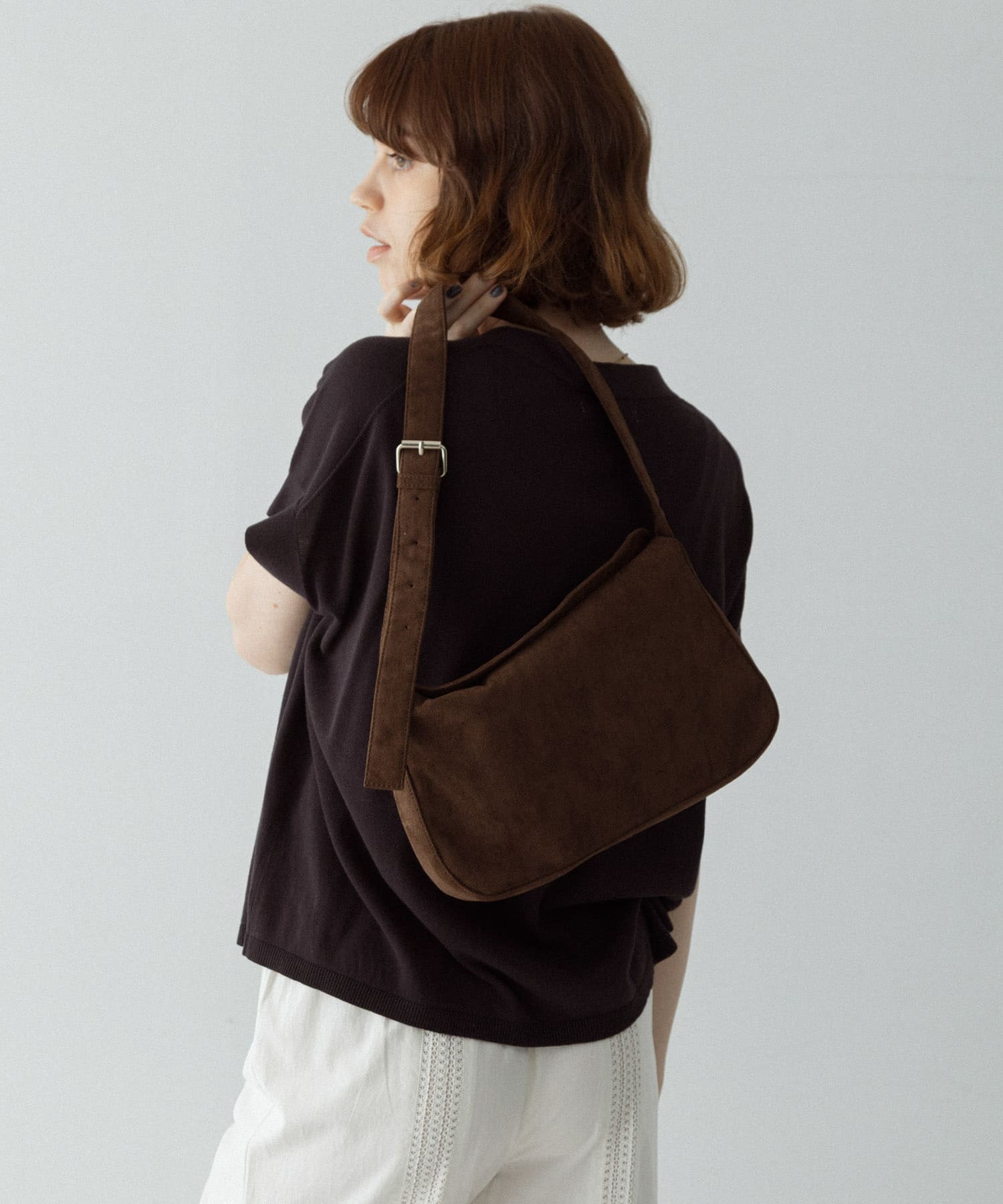 ダークブラウン