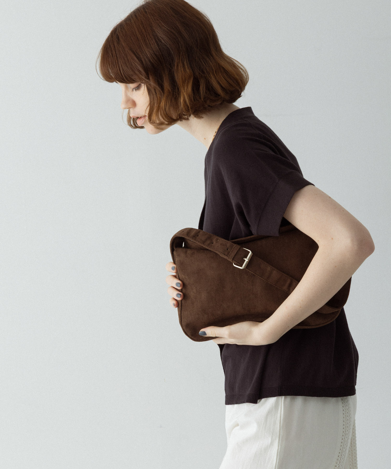 ダークブラウン