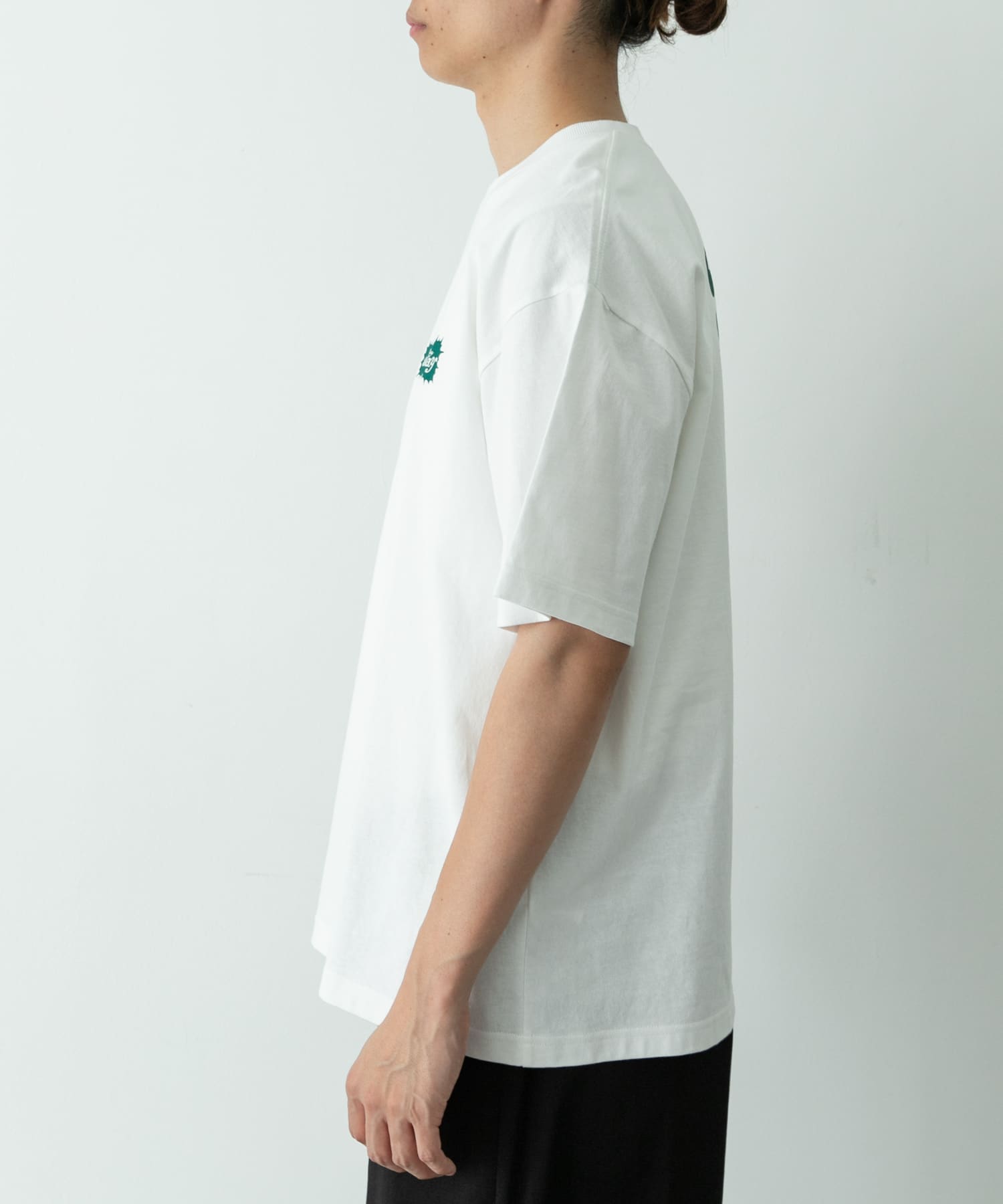 身長 : 179cm 体重 : 63kg 着用サイズ : L