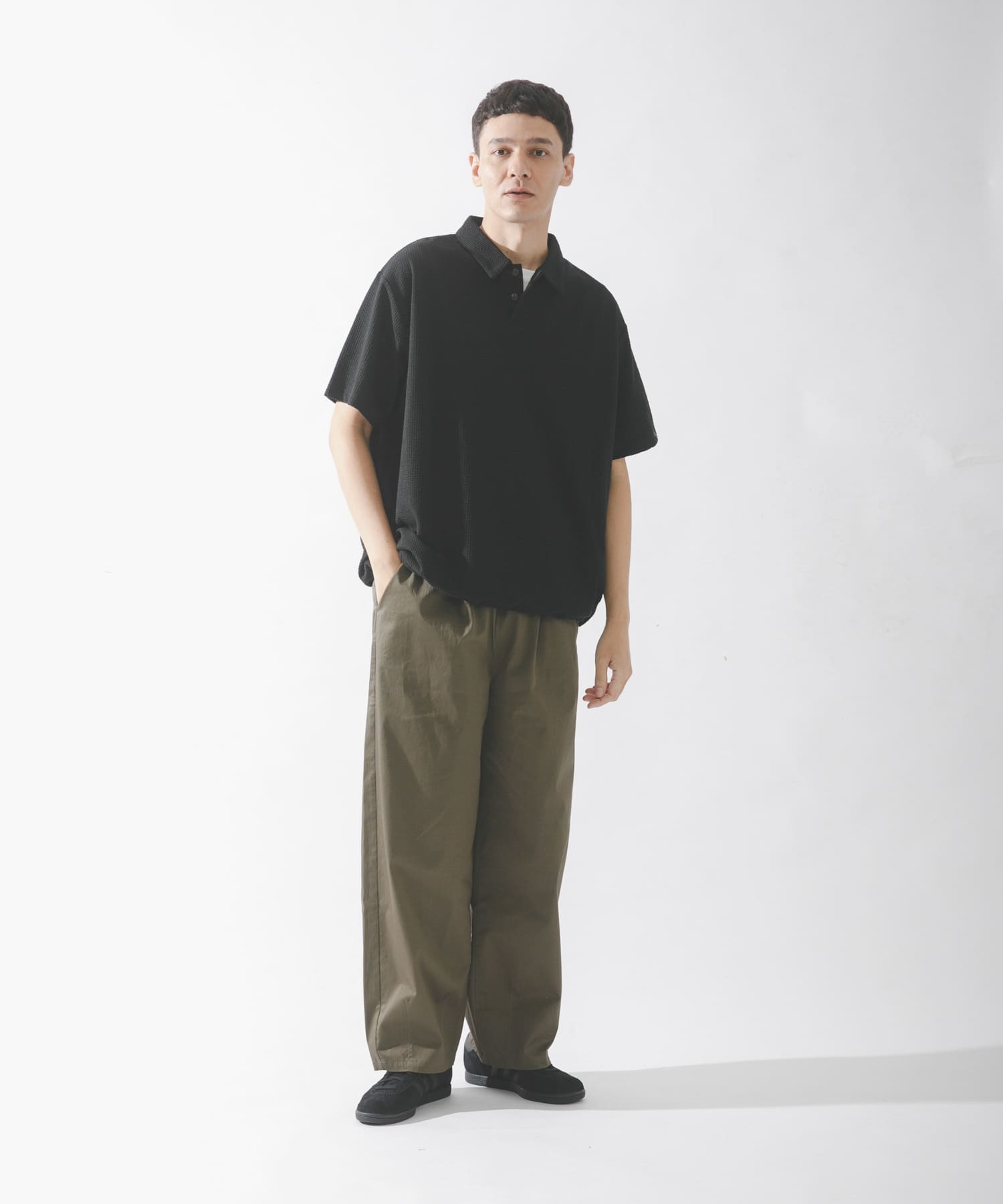ブラック