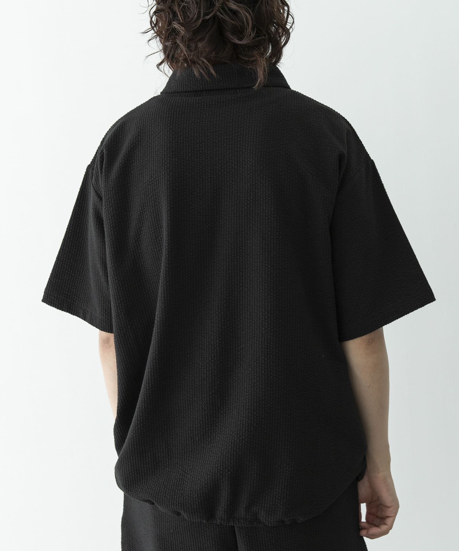 ブラック
